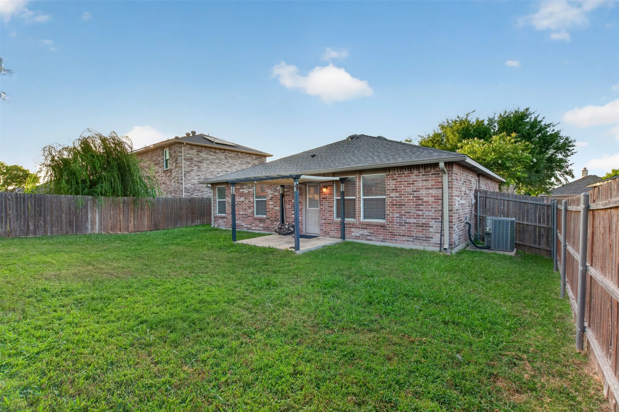 Single Family Residence For Rent in Tarrant County , 6025 Deck House Road, Fort Worth, Texas 76179, 3 Bedroom, 2 Bathroom, 2 Garage spaces, 1,393 Sqft, built in 2012, mls#21356001, Real Estate Agent in Fort Worth, Homes For Rent in Tarrant county, Homes For Rent in Fort Worth, Realtor in Fort Worth Texas, Real Estate Brokerage Independent Realty Texas, Luminita Cordes Realtor