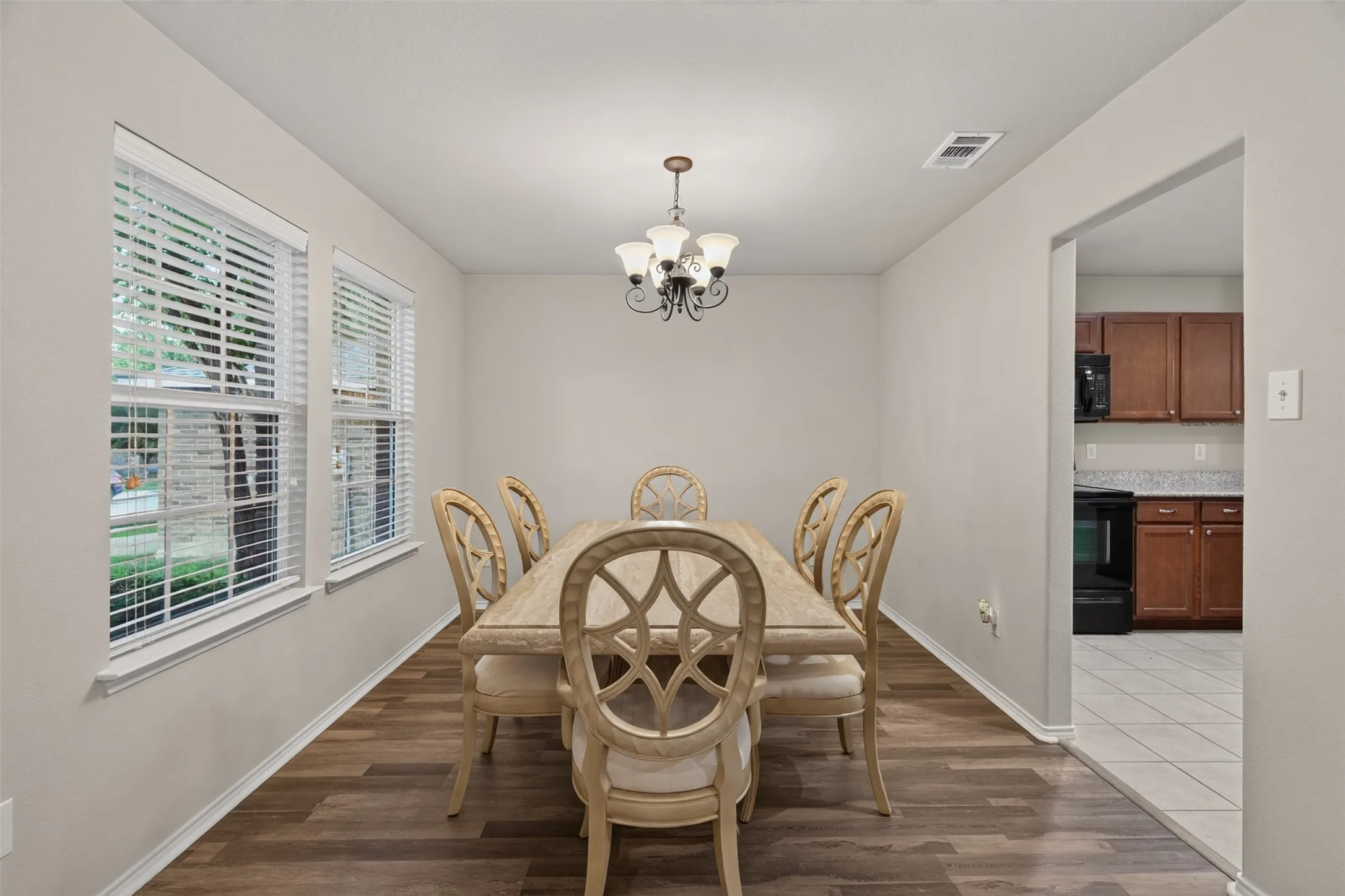 Single Family Residence For Rent in Tarrant County , 6025 Deck House Road, Fort Worth, Texas 76179, 3 Bedroom, 2 Bathroom, 2 Garage spaces, 1,393 Sqft, built in 2012, mls#21356001, Real Estate Agent in Fort Worth, Homes For Rent in Tarrant county, Homes For Rent in Fort Worth, Realtor in Fort Worth Texas, Real Estate Brokerage Independent Realty Texas, Luminita Cordes Realtor