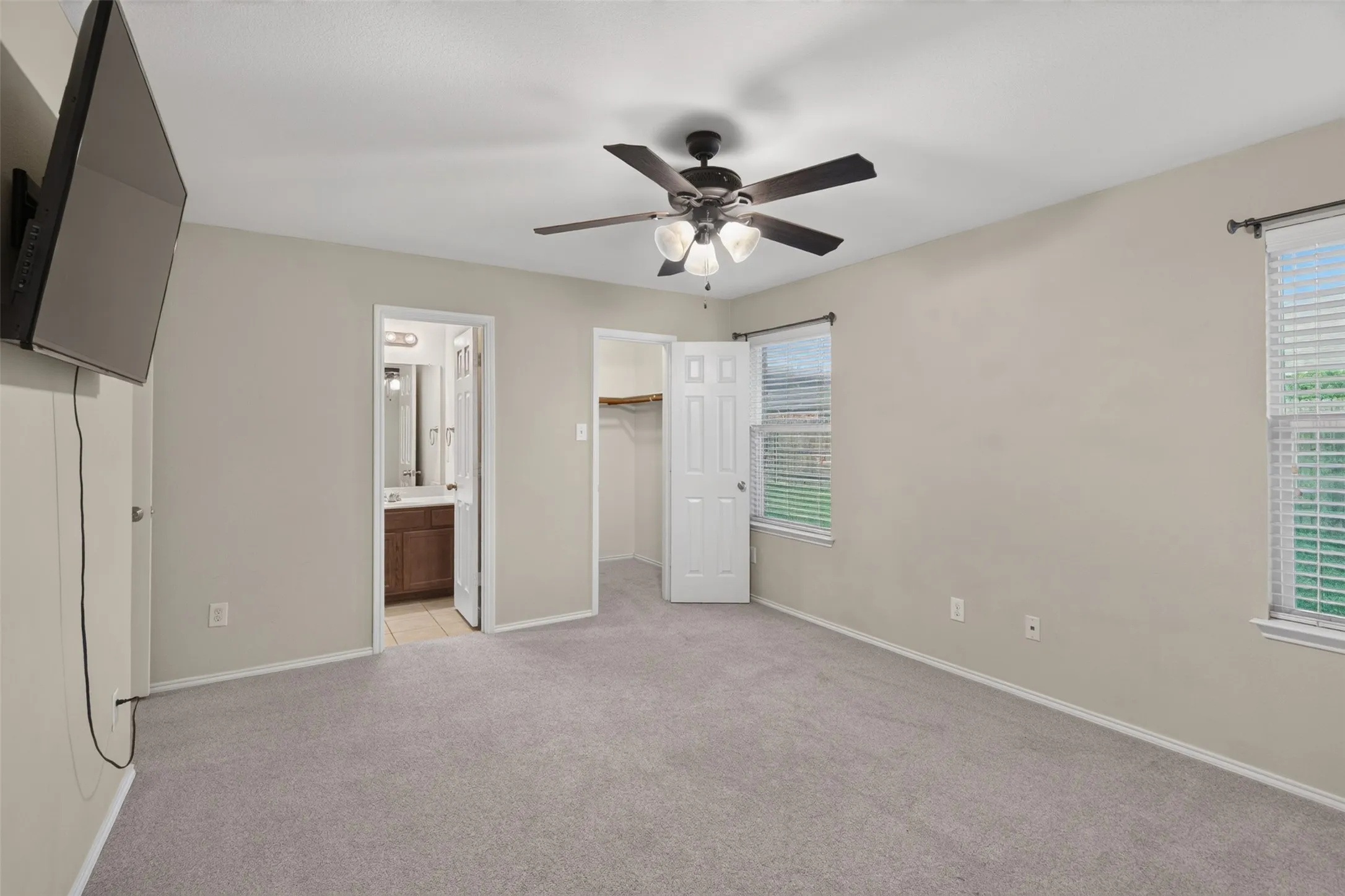 Single Family Residence For Rent in Tarrant County , 6025 Deck House Road, Fort Worth, Texas 76179, 3 Bedroom, 2 Bathroom, 2 Garage spaces, 1,393 Sqft, built in 2012, mls#21356001, Real Estate Agent in Fort Worth, Homes For Rent in Tarrant county, Homes For Rent in Fort Worth, Realtor in Fort Worth Texas, Real Estate Brokerage Independent Realty Texas, Luminita Cordes Realtor