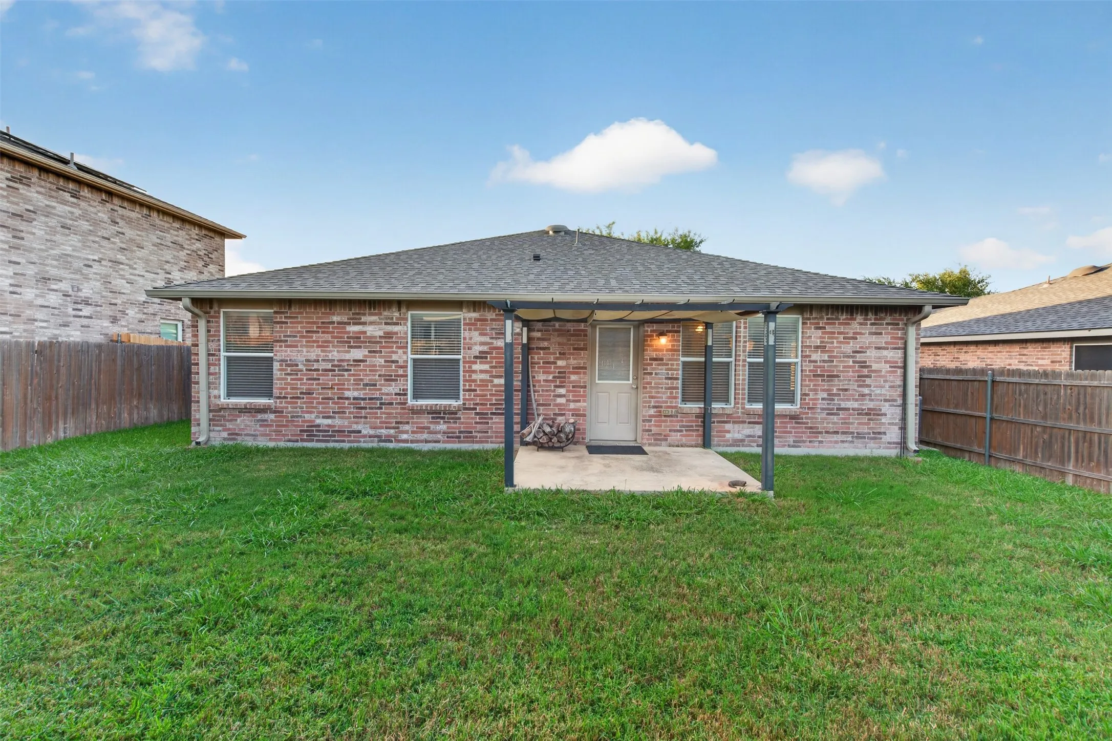Single Family Residence For Rent in Tarrant County , 6025 Deck House Road, Fort Worth, Texas 76179, 3 Bedroom, 2 Bathroom, 2 Garage spaces, 1,393 Sqft, built in 2012, mls#21356001, Real Estate Agent in Fort Worth, Homes For Rent in Tarrant county, Homes For Rent in Fort Worth, Realtor in Fort Worth Texas, Real Estate Brokerage Independent Realty Texas, Luminita Cordes Realtor