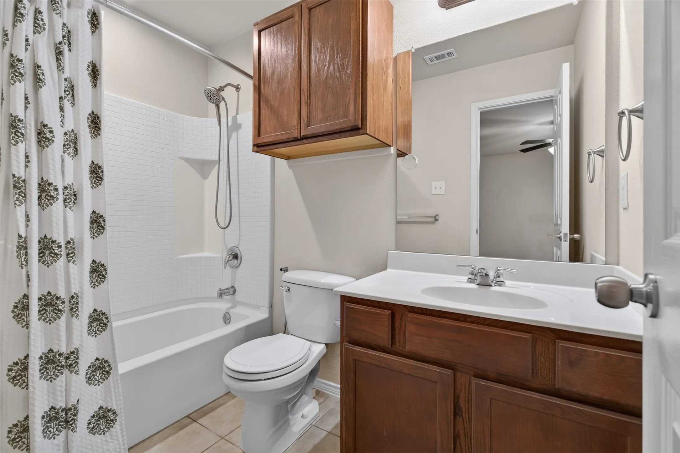 Single Family Residence For Rent in Tarrant County , 6025 Deck House Road, Fort Worth, Texas 76179, 3 Bedroom, 2 Bathroom, 2 Garage spaces, 1,393 Sqft, built in 2012, mls#21356001, Real Estate Agent in Fort Worth, Homes For Rent in Tarrant county, Homes For Rent in Fort Worth, Realtor in Fort Worth Texas, Real Estate Brokerage Independent Realty Texas, Luminita Cordes Realtor