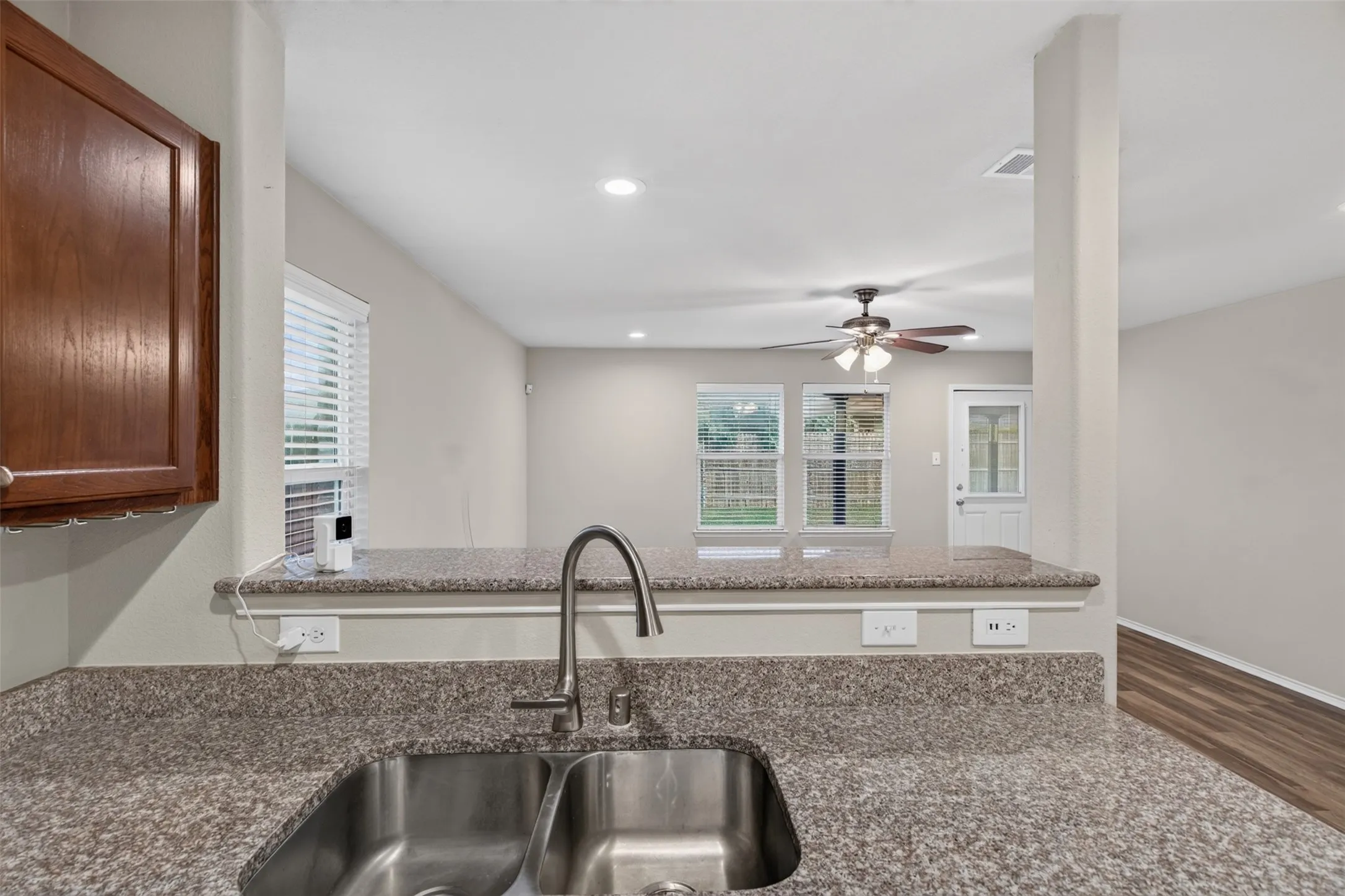 Single Family Residence For Rent in Tarrant County , 6025 Deck House Road, Fort Worth, Texas 76179, 3 Bedroom, 2 Bathroom, 2 Garage spaces, 1,393 Sqft, built in 2012, mls#21356001, Real Estate Agent in Fort Worth, Homes For Rent in Tarrant county, Homes For Rent in Fort Worth, Realtor in Fort Worth Texas, Real Estate Brokerage Independent Realty Texas, Luminita Cordes Realtor