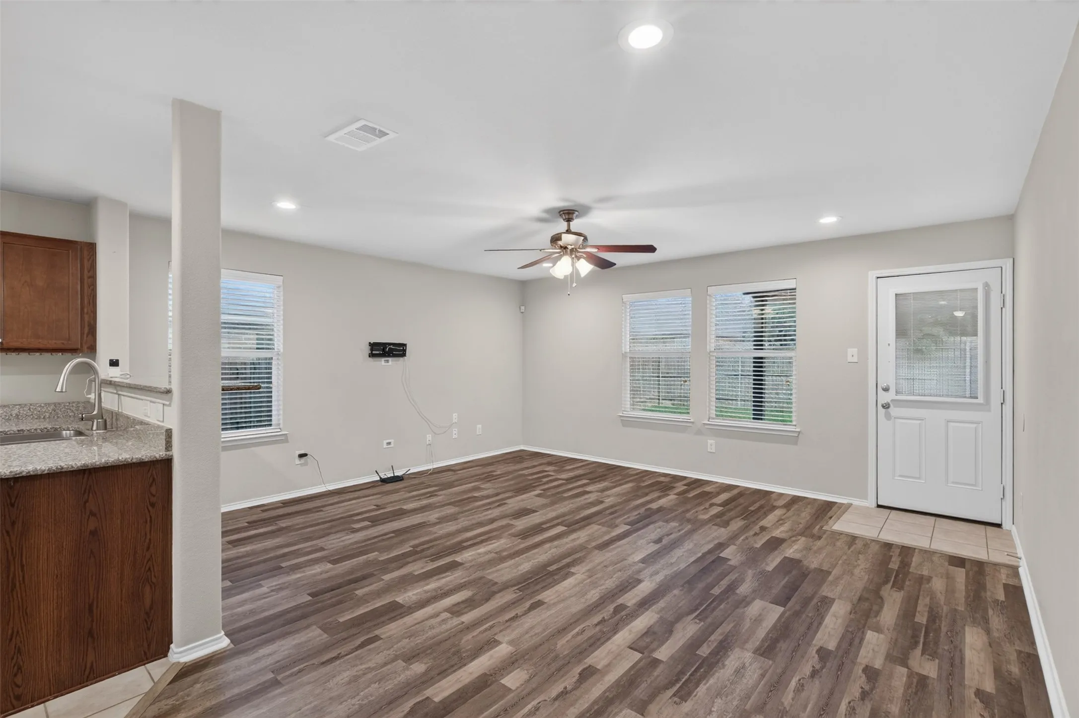 Single Family Residence For Rent in Tarrant County , 6025 Deck House Road, Fort Worth, Texas 76179, 3 Bedroom, 2 Bathroom, 2 Garage spaces, 1,393 Sqft, built in 2012, mls#21356001, Real Estate Agent in Fort Worth, Homes For Rent in Tarrant county, Homes For Rent in Fort Worth, Realtor in Fort Worth Texas, Real Estate Brokerage Independent Realty Texas, Luminita Cordes Realtor