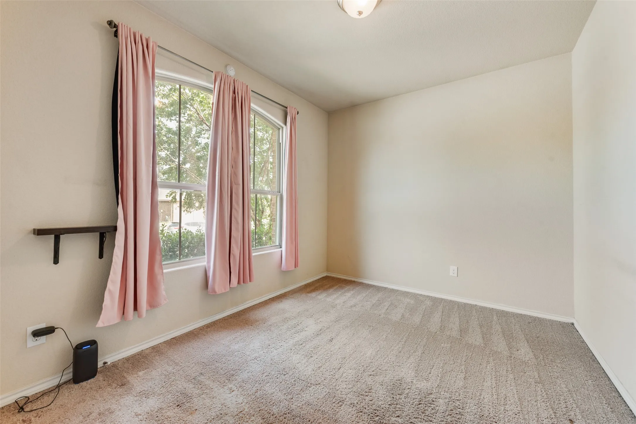 Single Family Residence For Sale in Tarrant County , 1733 Falling Star Drive, Fort Worth, Texas 76052, 4 Bedroom, 2 Bathroom, 2 Garage spaces, 1,592 Sqft, built in 2016, mls#21354940, Real Estate Agent in Fort Worth, Homes For Sale in Tarrant county, Homes For Sale in Fort Worth, Realtor in Fort Worth Texas, Real Estate Brokerage Independent Realty Texas, Luminita Cordes Realtor