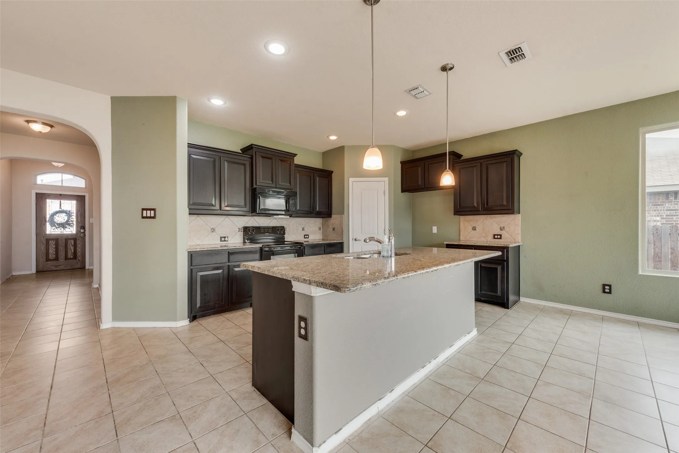 Single Family Residence For Sale in Tarrant County , 1733 Falling Star Drive, Fort Worth, Texas 76052, 4 Bedroom, 2 Bathroom, 2 Garage spaces, 1,592 Sqft, built in 2016, mls#21354940, Real Estate Agent in Fort Worth, Homes For Sale in Tarrant county, Homes For Sale in Fort Worth, Realtor in Fort Worth Texas, Real Estate Brokerage Independent Realty Texas, Luminita Cordes Realtor