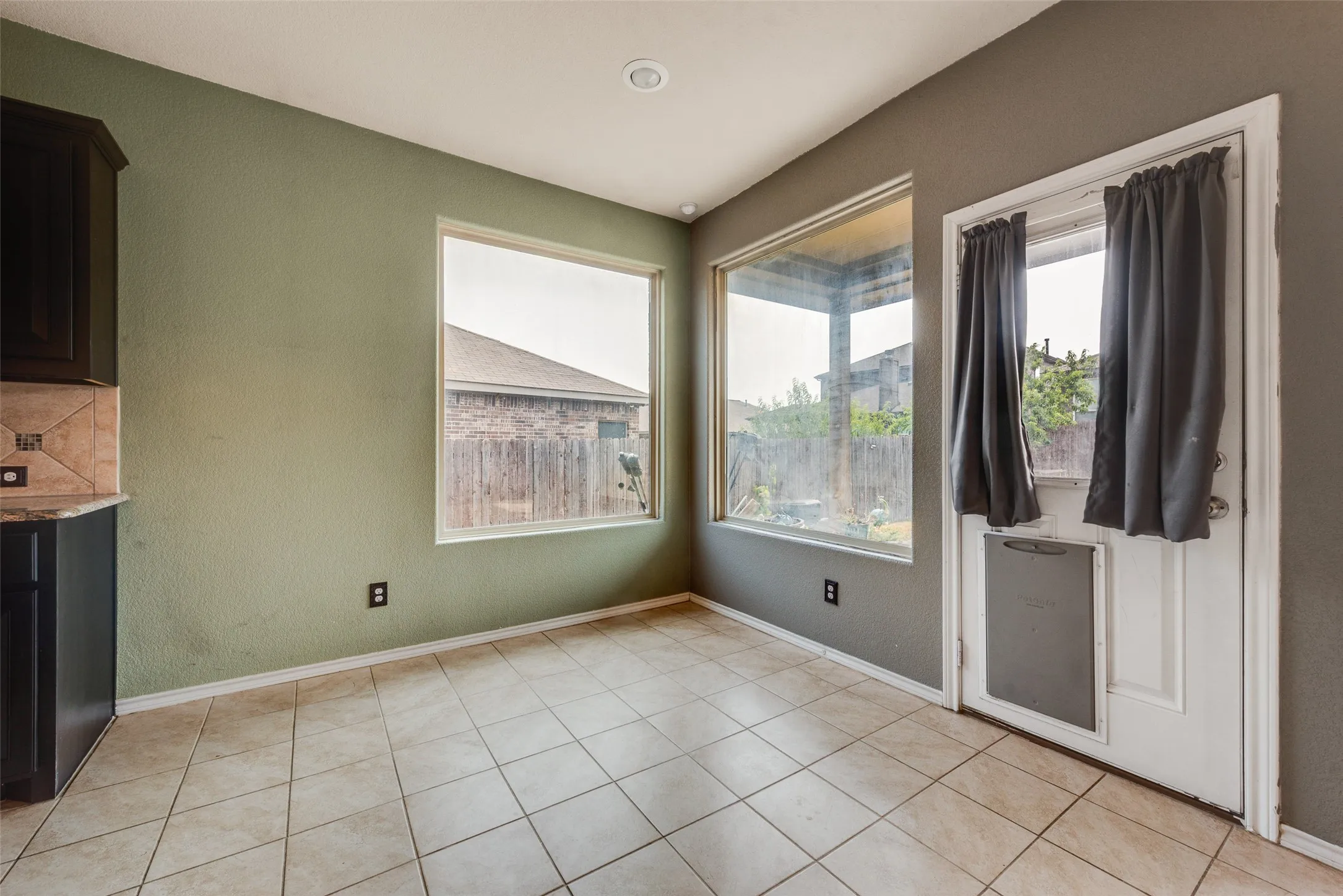 Single Family Residence For Sale in Tarrant County , 1733 Falling Star Drive, Fort Worth, Texas 76052, 4 Bedroom, 2 Bathroom, 2 Garage spaces, 1,592 Sqft, built in 2016, mls#21354940, Real Estate Agent in Fort Worth, Homes For Sale in Tarrant county, Homes For Sale in Fort Worth, Realtor in Fort Worth Texas, Real Estate Brokerage Independent Realty Texas, Luminita Cordes Realtor