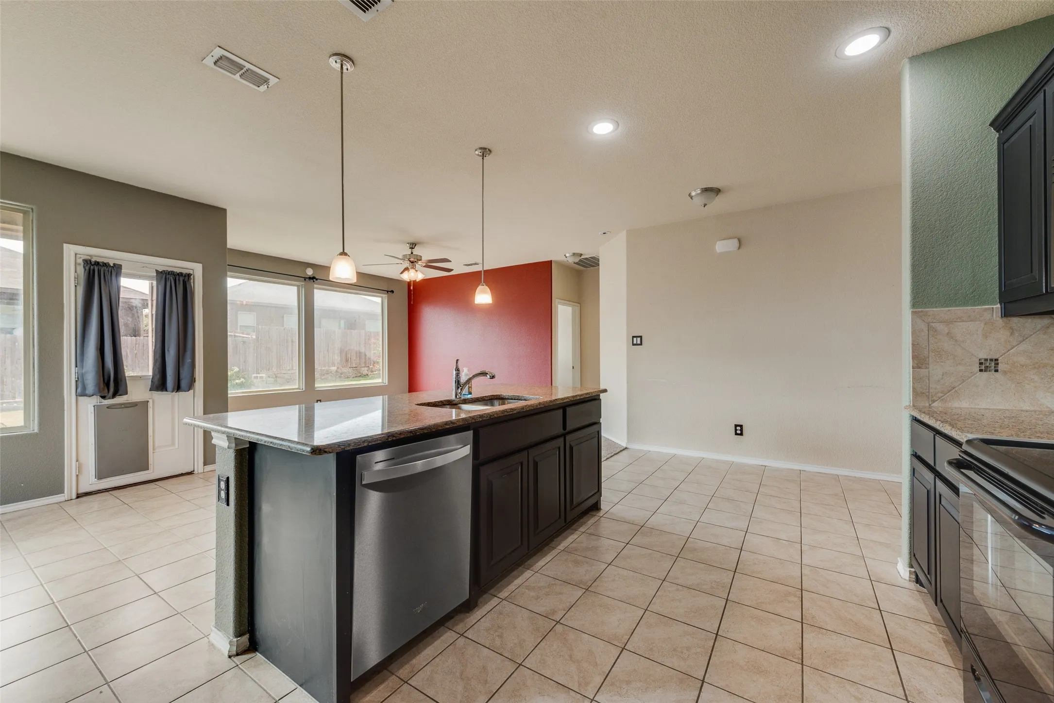 Single Family Residence For Sale in Tarrant County , 1733 Falling Star Drive, Fort Worth, Texas 76052, 4 Bedroom, 2 Bathroom, 2 Garage spaces, 1,592 Sqft, built in 2016, mls#21354940, Real Estate Agent in Fort Worth, Homes For Sale in Tarrant county, Homes For Sale in Fort Worth, Realtor in Fort Worth Texas, Real Estate Brokerage Independent Realty Texas, Luminita Cordes Realtor