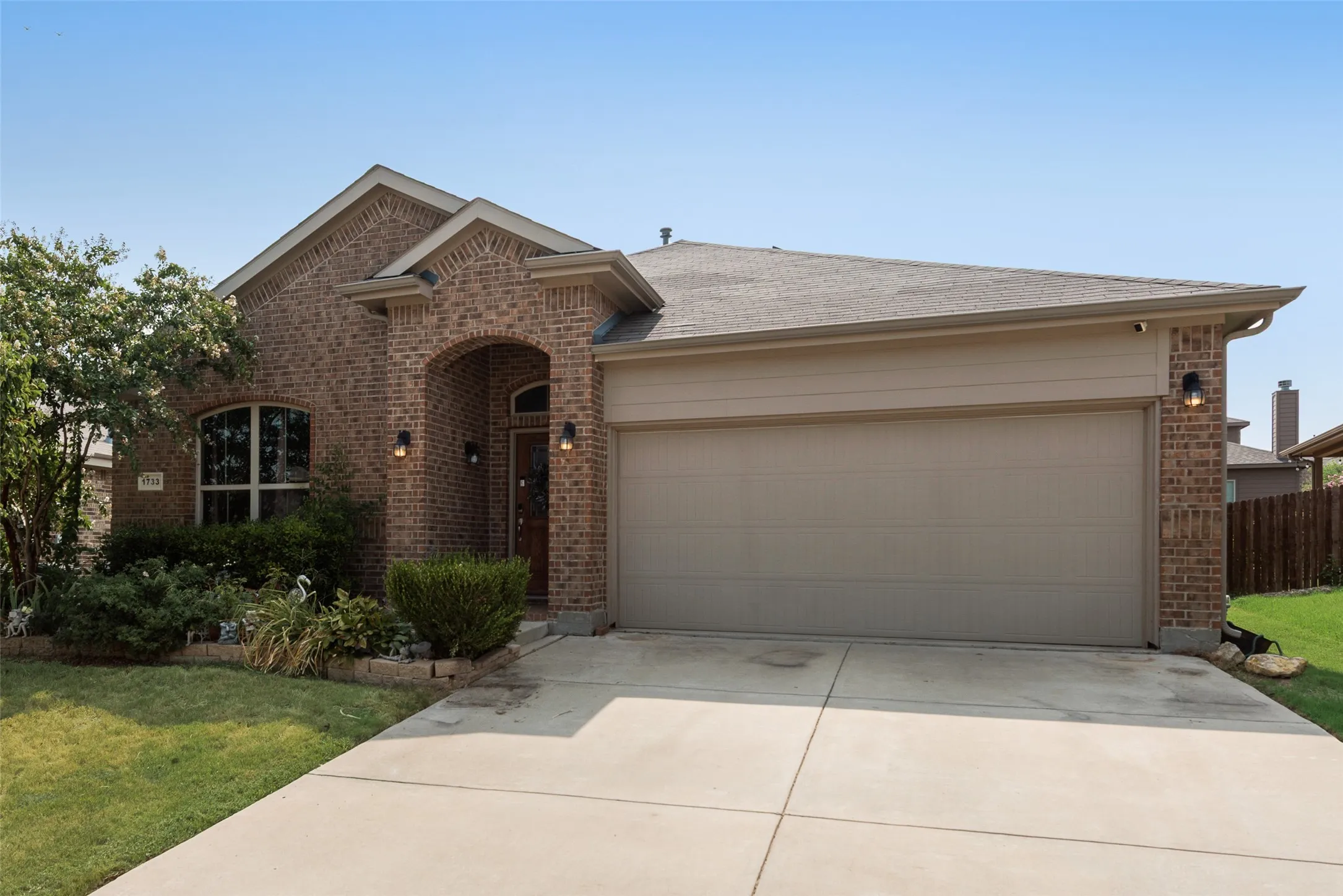 Single Family Residence For Sale in Tarrant County , 1733 Falling Star Drive, Fort Worth, Texas 76052, 4 Bedroom, 2 Bathroom, 2 Garage spaces, 1,592 Sqft, built in 2016, mls#21354940, Real Estate Agent in Fort Worth, Homes For Sale in Tarrant county, Homes For Sale in Fort Worth, Realtor in Fort Worth Texas, Real Estate Brokerage Independent Realty Texas, Luminita Cordes Realtor