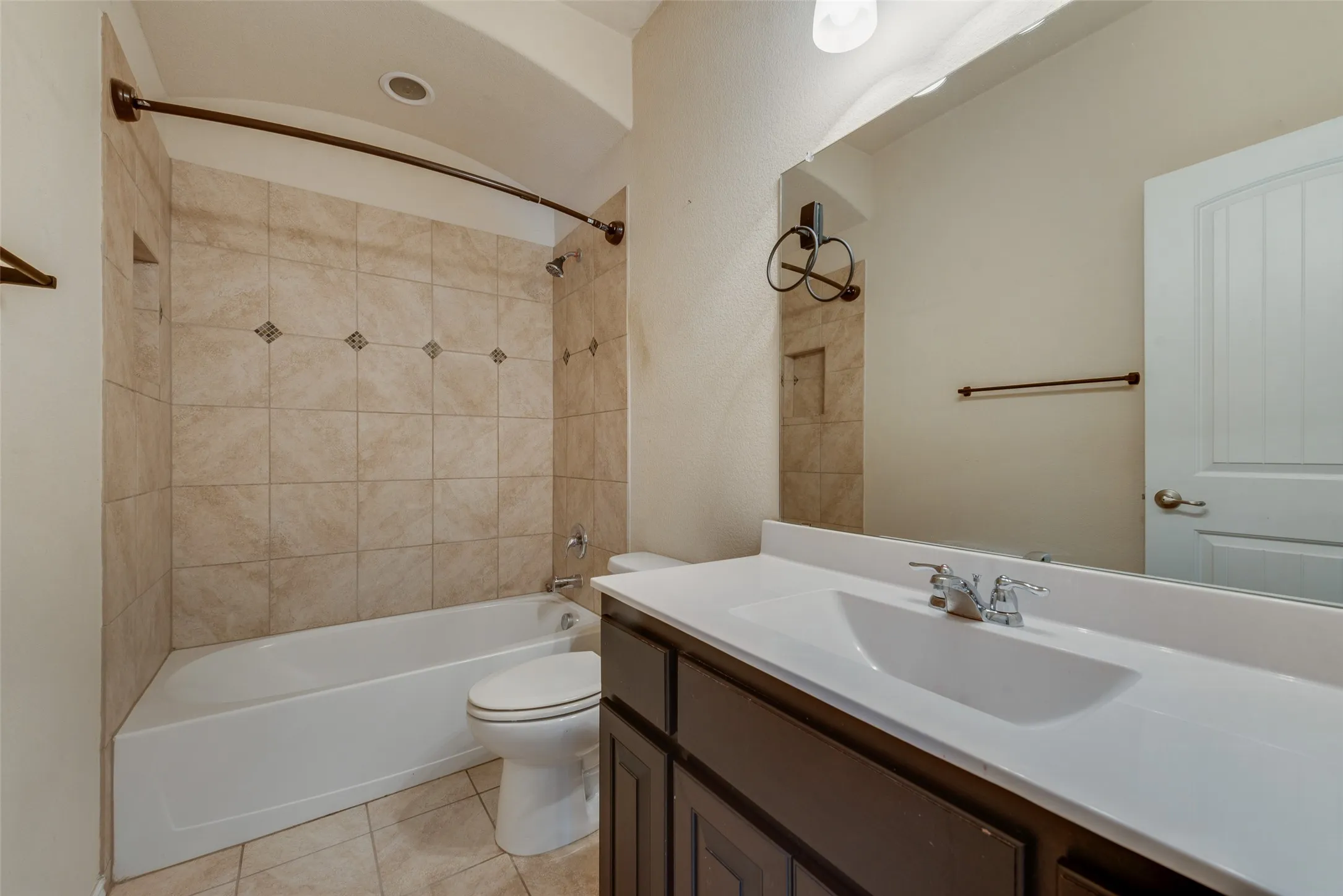 Single Family Residence For Sale in Tarrant County , 1733 Falling Star Drive, Fort Worth, Texas 76052, 4 Bedroom, 2 Bathroom, 2 Garage spaces, 1,592 Sqft, built in 2016, mls#21354940, Real Estate Agent in Fort Worth, Homes For Sale in Tarrant county, Homes For Sale in Fort Worth, Realtor in Fort Worth Texas, Real Estate Brokerage Independent Realty Texas, Luminita Cordes Realtor