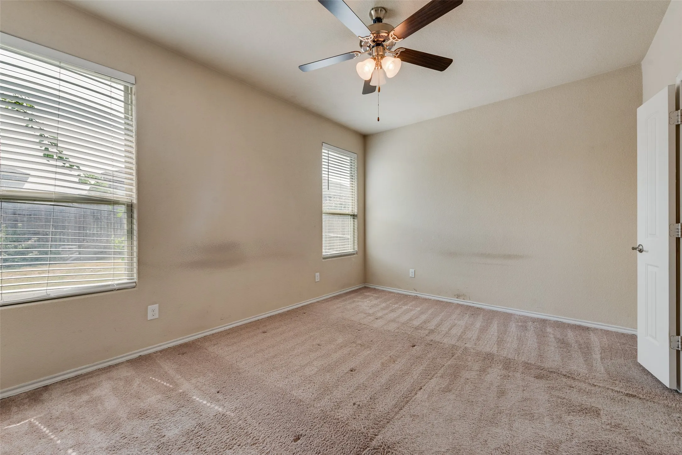 Single Family Residence For Sale in Tarrant County , 1733 Falling Star Drive, Fort Worth, Texas 76052, 4 Bedroom, 2 Bathroom, 2 Garage spaces, 1,592 Sqft, built in 2016, mls#21354940, Real Estate Agent in Fort Worth, Homes For Sale in Tarrant county, Homes For Sale in Fort Worth, Realtor in Fort Worth Texas, Real Estate Brokerage Independent Realty Texas, Luminita Cordes Realtor