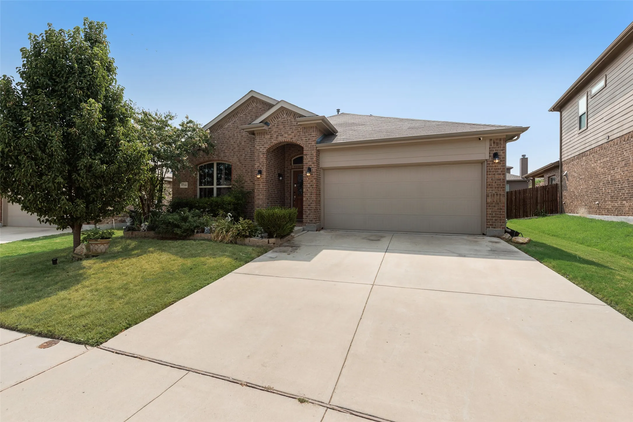 Single Family Residence For Sale in Tarrant County , 1733 Falling Star Drive, Fort Worth, Texas 76052, 4 Bedroom, 2 Bathroom, 2 Garage spaces, 1,592 Sqft, built in 2016, mls#21354940, Real Estate Agent in Fort Worth, Homes For Sale in Tarrant county, Homes For Sale in Fort Worth, Realtor in Fort Worth Texas, Real Estate Brokerage Independent Realty Texas, Luminita Cordes Realtor