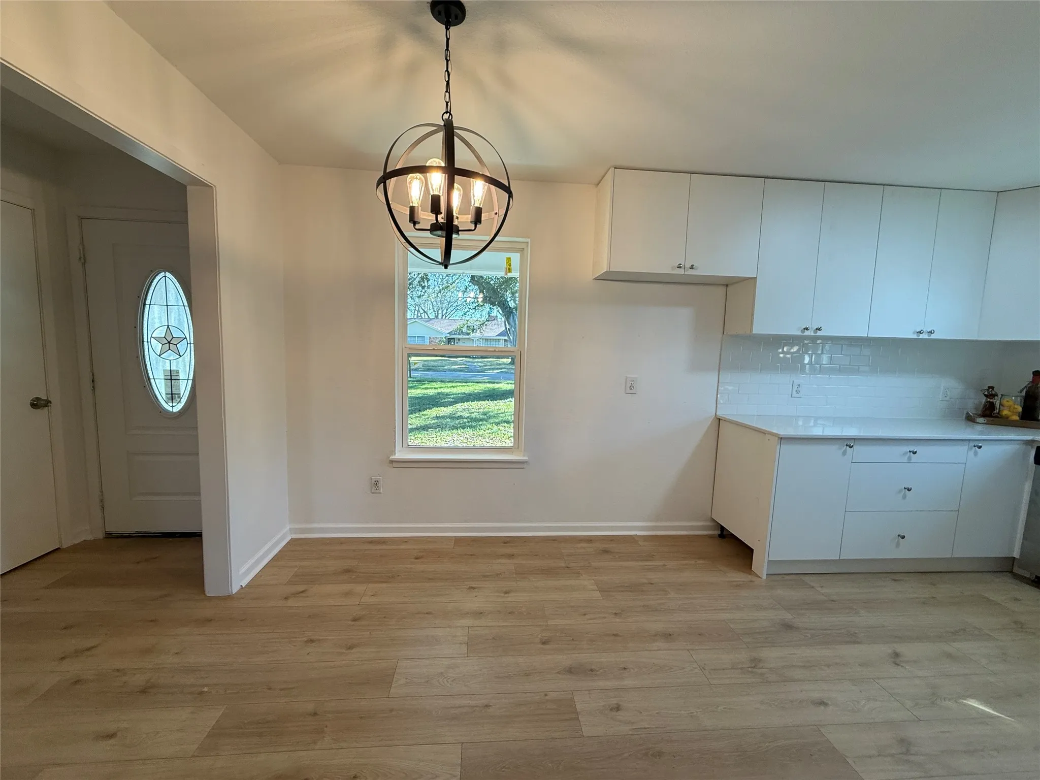 Single Family Residence For Sale in Kaufman County , 106 W Jeter Street, Mabank, Texas 75147, 3 Bedroom, 2 Bathroom, 2 Garage spaces, 1,537 Sqft, built in 1978, mls#21356009, Real Estate Agent in Mabank, Homes For Sale in Kaufman county, Homes For Sale in Mabank, Realtor in Mabank Texas, Real Estate Brokerage Independent Realty Texas, Luminita Cordes Realtor