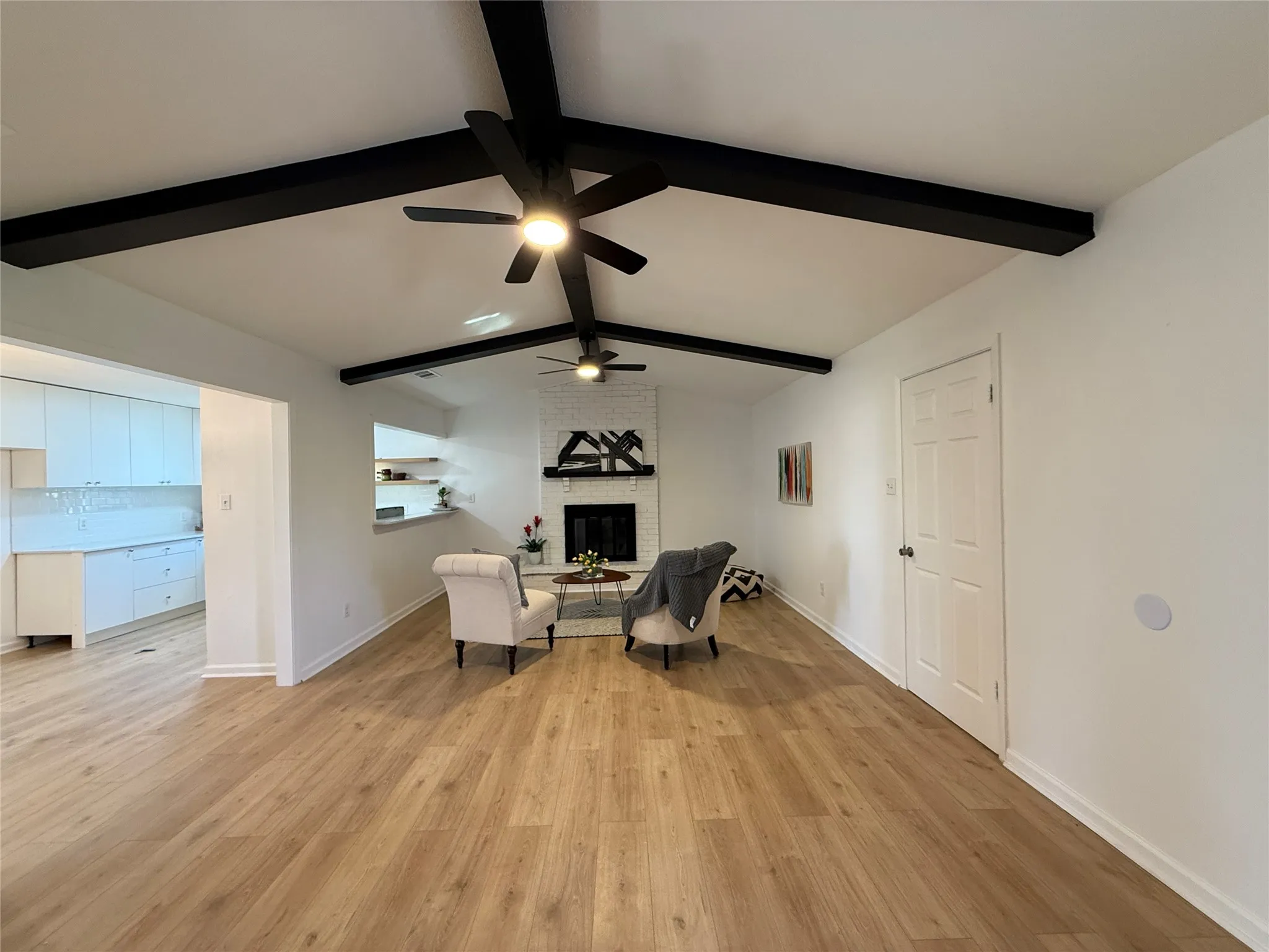 Single Family Residence For Sale in Kaufman County , 106 W Jeter Street, Mabank, Texas 75147, 3 Bedroom, 2 Bathroom, 2 Garage spaces, 1,537 Sqft, built in 1978, mls#21356009, Real Estate Agent in Mabank, Homes For Sale in Kaufman county, Homes For Sale in Mabank, Realtor in Mabank Texas, Real Estate Brokerage Independent Realty Texas, Luminita Cordes Realtor