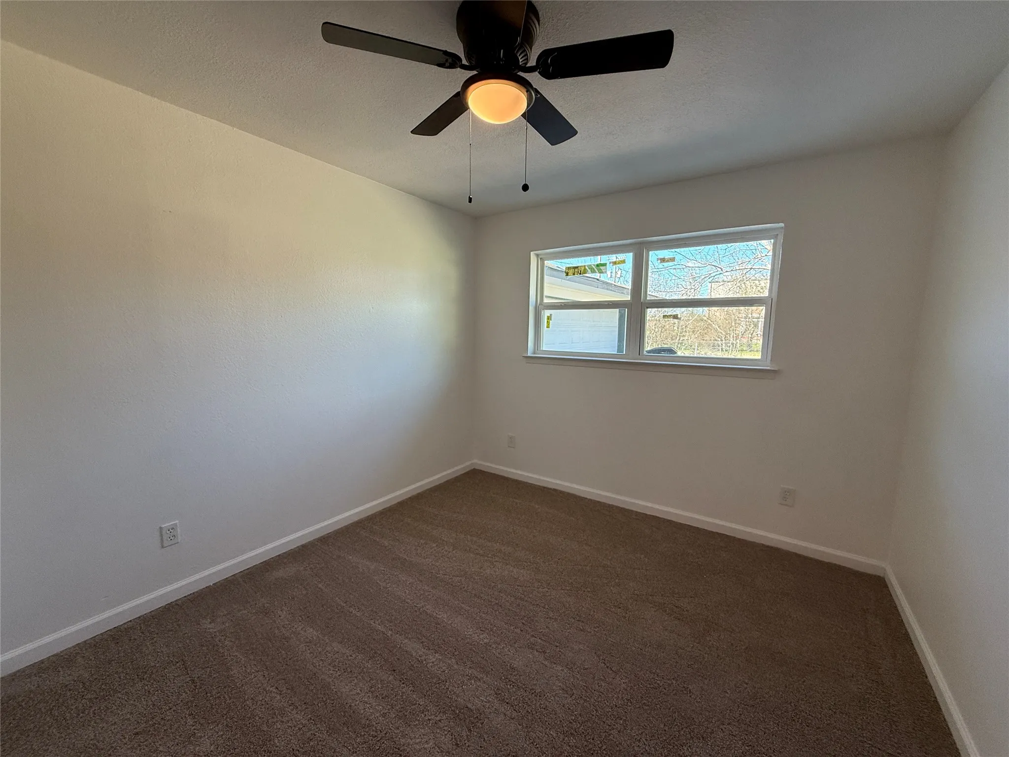 Single Family Residence For Sale in Kaufman County , 106 W Jeter Street, Mabank, Texas 75147, 3 Bedroom, 2 Bathroom, 2 Garage spaces, 1,537 Sqft, built in 1978, mls#21356009, Real Estate Agent in Mabank, Homes For Sale in Kaufman county, Homes For Sale in Mabank, Realtor in Mabank Texas, Real Estate Brokerage Independent Realty Texas, Luminita Cordes Realtor