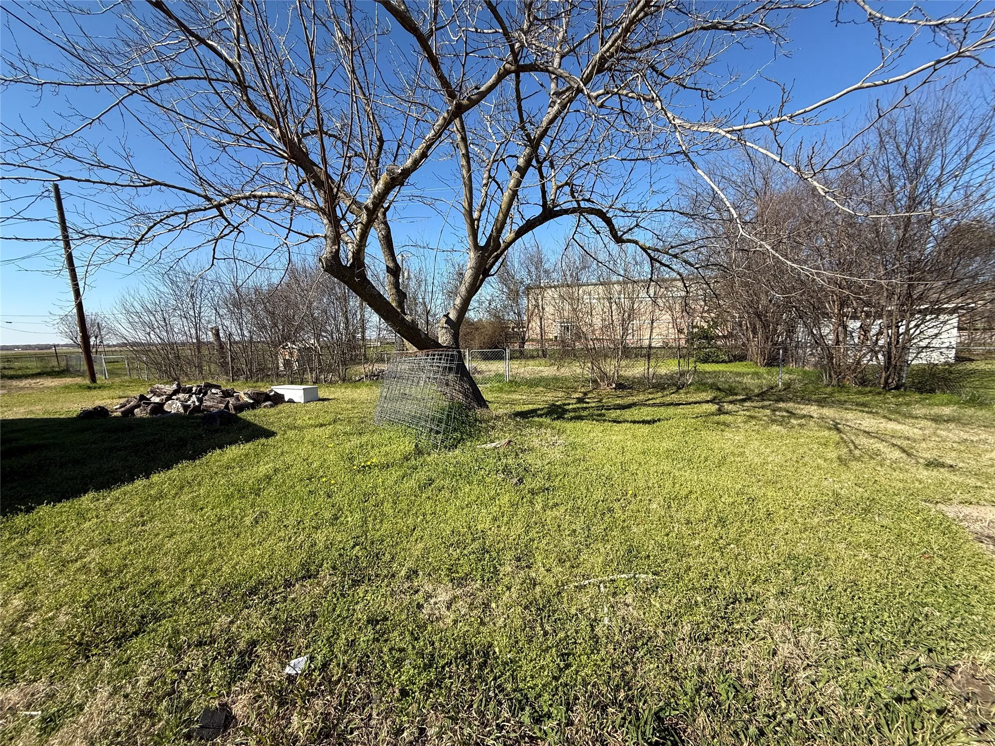 Single Family Residence For Sale in Kaufman County , 106 W Jeter Street, Mabank, Texas 75147, 3 Bedroom, 2 Bathroom, 2 Garage spaces, 1,537 Sqft, built in 1978, mls#21356009, Real Estate Agent in Mabank, Homes For Sale in Kaufman county, Homes For Sale in Mabank, Realtor in Mabank Texas, Real Estate Brokerage Independent Realty Texas, Luminita Cordes Realtor