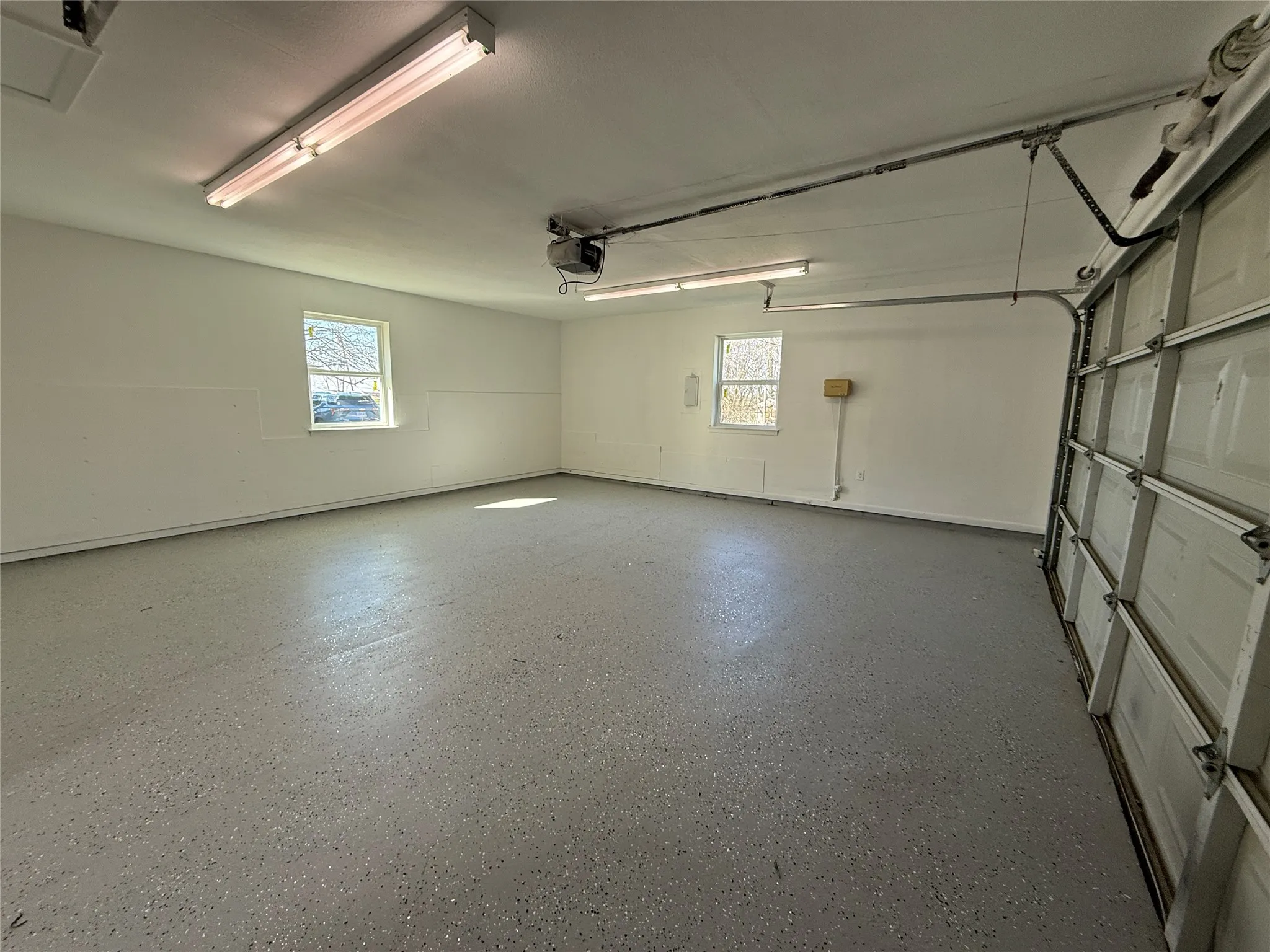 Single Family Residence For Sale in Kaufman County , 106 W Jeter Street, Mabank, Texas 75147, 3 Bedroom, 2 Bathroom, 2 Garage spaces, 1,537 Sqft, built in 1978, mls#21356009, Real Estate Agent in Mabank, Homes For Sale in Kaufman county, Homes For Sale in Mabank, Realtor in Mabank Texas, Real Estate Brokerage Independent Realty Texas, Luminita Cordes Realtor