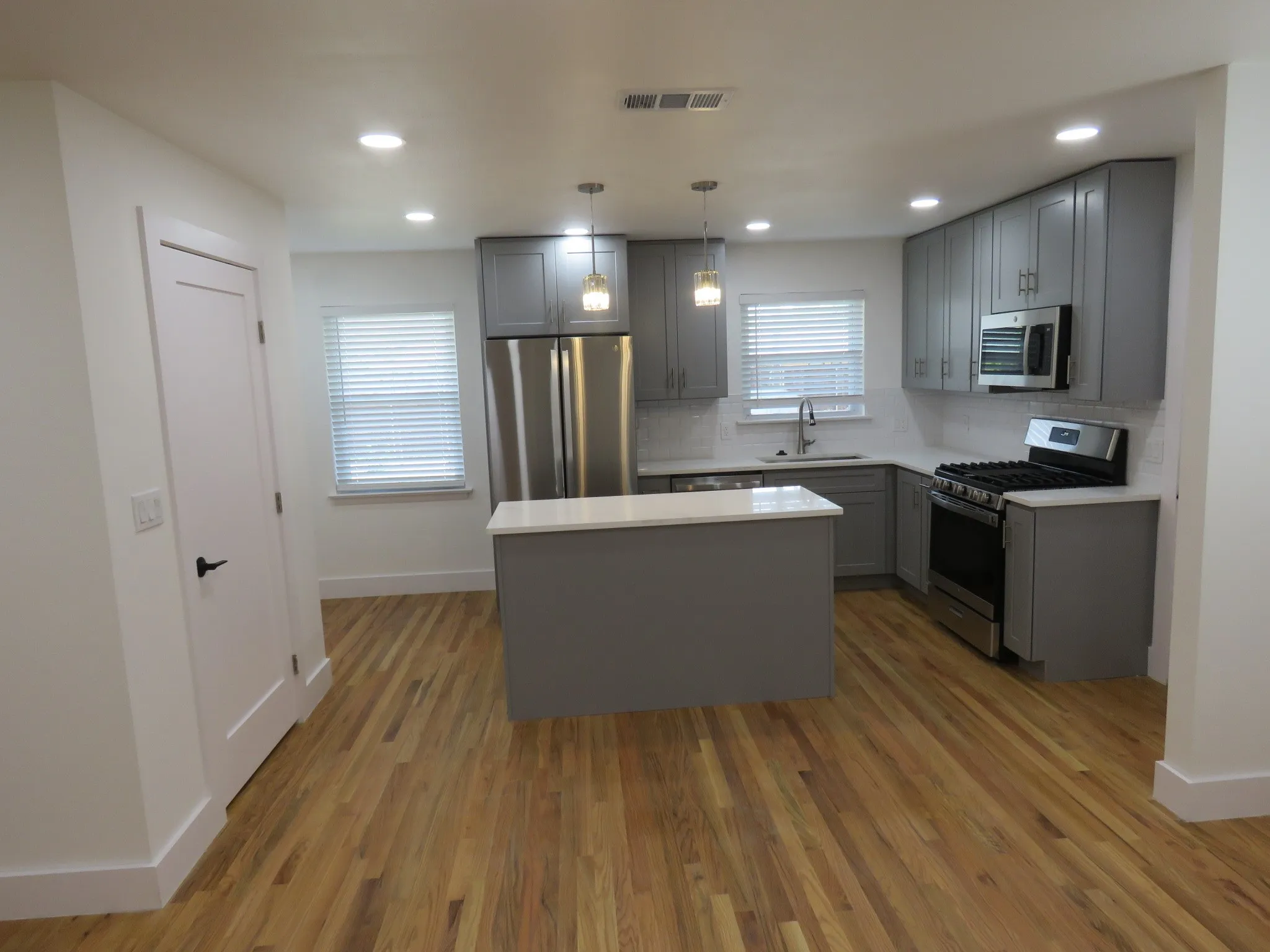 Single Family Residence For Rent in Dallas County , 413 Marilu Street, Richardson, Texas 75080, 2 Bedroom, 2 Bathroom, 2 Garage spaces, 1,102 Sqft, built in 1956, mls#21333572, Real Estate Agent in Richardson, Homes For Rent in Dallas county, Homes For Rent in Richardson, Realtor in Richardson Texas, Real Estate Brokerage Independent Realty Texas, Luminita Cordes Realtor