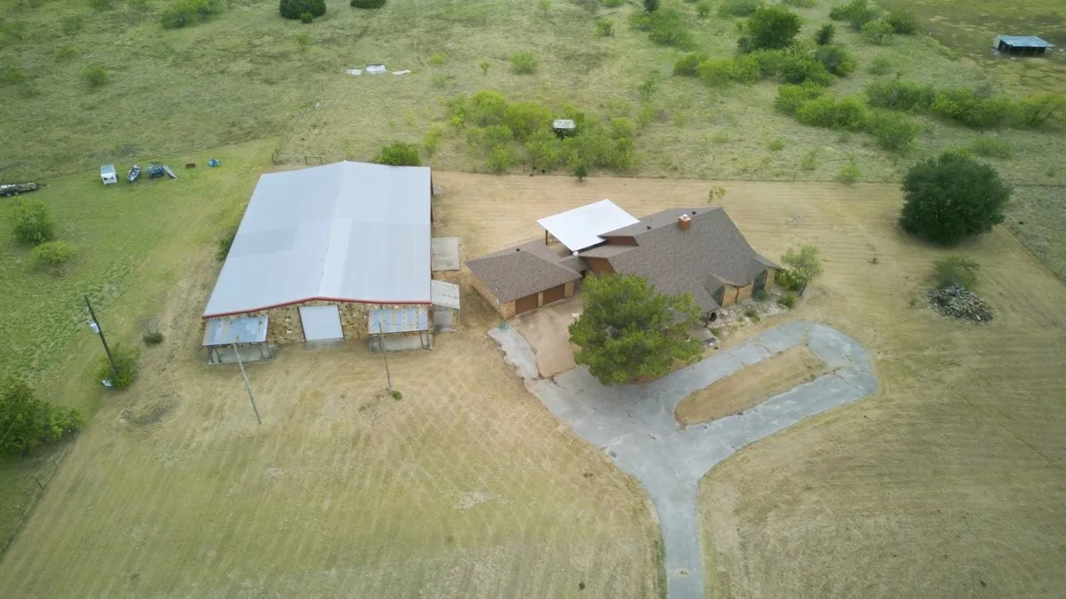 Single Family Residence For Sale in Hill County , 431 Hcr 2133, Whitney, Texas 76692, 3 Bedroom, 3 Bathroom, 2 Garage spaces, 2,633 Sqft, built in 0, mls#21338130, Real Estate Agent in Whitney, Homes For Sale in Hill county, Homes For Sale in Whitney, Realtor in Whitney Texas, Real Estate Brokerage Independent Realty Texas, Luminita Cordes Realtor