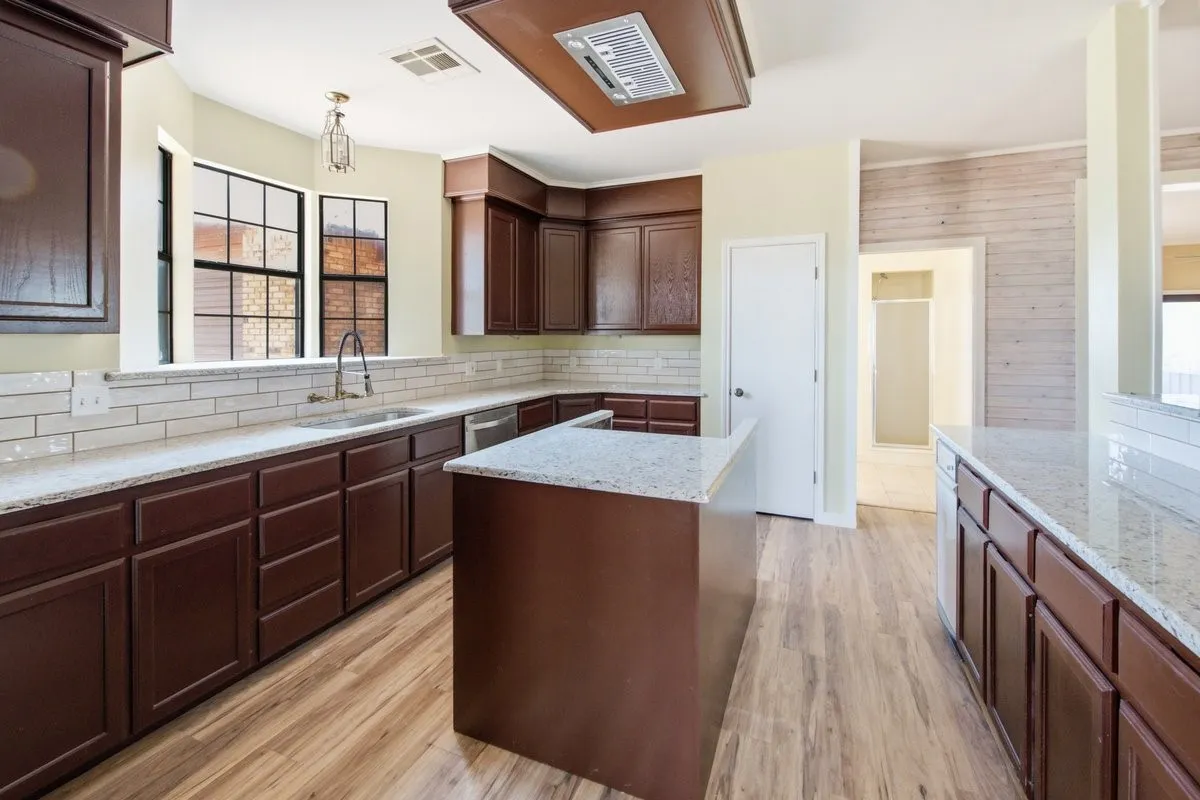 Single Family Residence For Sale in Hill County , 431 Hcr 2133, Whitney, Texas 76692, 3 Bedroom, 3 Bathroom, 2 Garage spaces, 2,633 Sqft, built in 0, mls#21338130, Real Estate Agent in Whitney, Homes For Sale in Hill county, Homes For Sale in Whitney, Realtor in Whitney Texas, Real Estate Brokerage Independent Realty Texas, Luminita Cordes Realtor