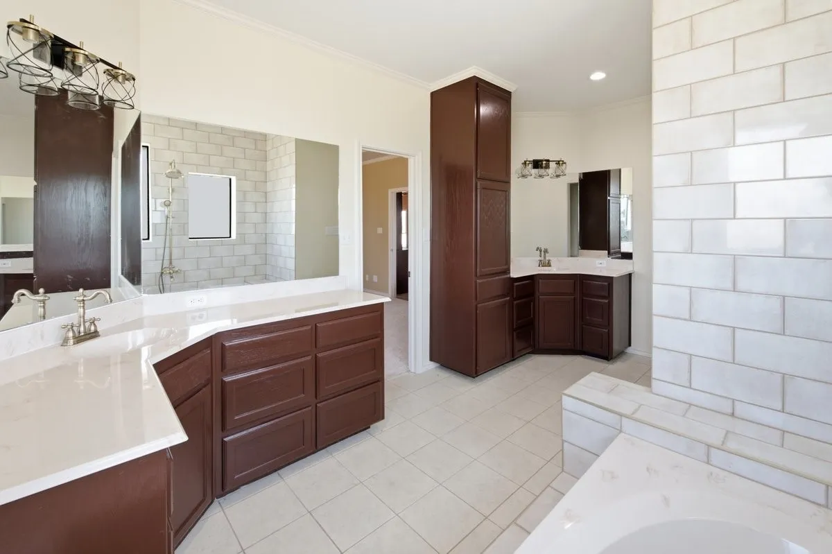 Single Family Residence For Sale in Hill County , 431 Hcr 2133, Whitney, Texas 76692, 3 Bedroom, 3 Bathroom, 2 Garage spaces, 2,633 Sqft, built in 0, mls#21338130, Real Estate Agent in Whitney, Homes For Sale in Hill county, Homes For Sale in Whitney, Realtor in Whitney Texas, Real Estate Brokerage Independent Realty Texas, Luminita Cordes Realtor