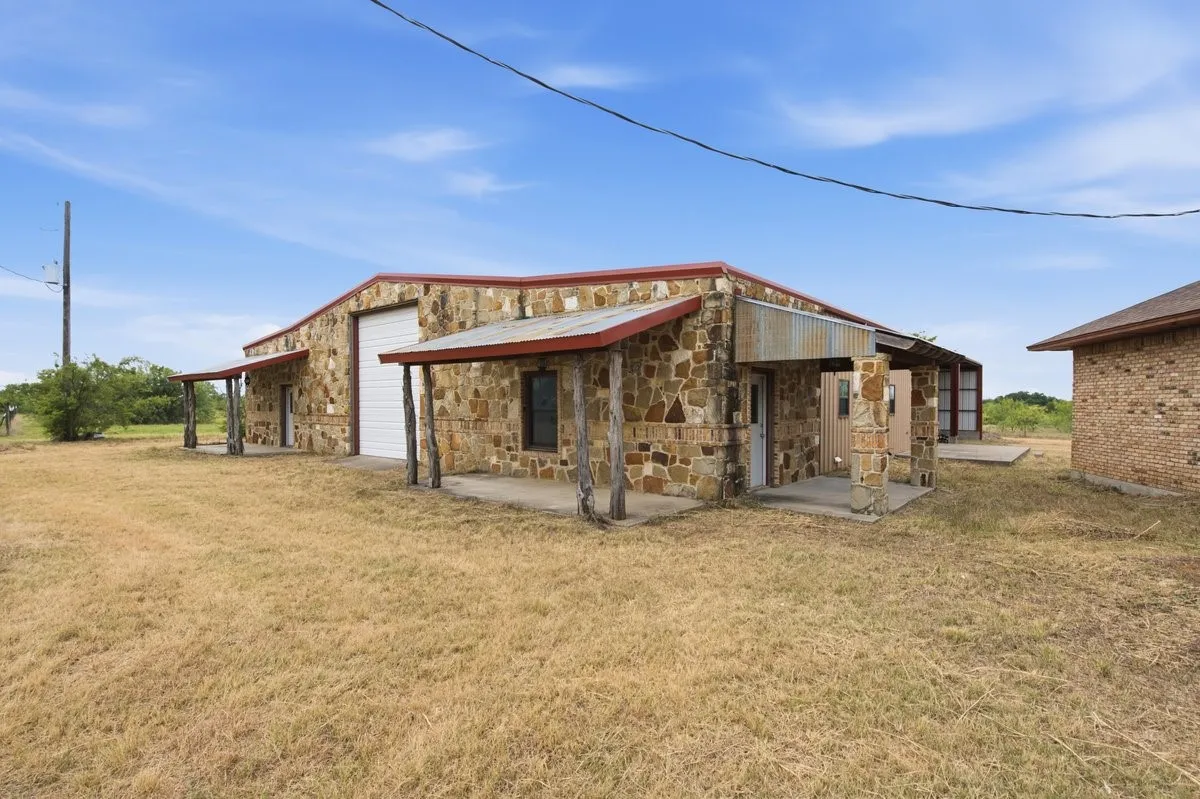 Single Family Residence For Sale in Hill County , 431 Hcr 2133, Whitney, Texas 76692, 3 Bedroom, 3 Bathroom, 2 Garage spaces, 2,633 Sqft, built in 0, mls#21338130, Real Estate Agent in Whitney, Homes For Sale in Hill county, Homes For Sale in Whitney, Realtor in Whitney Texas, Real Estate Brokerage Independent Realty Texas, Luminita Cordes Realtor