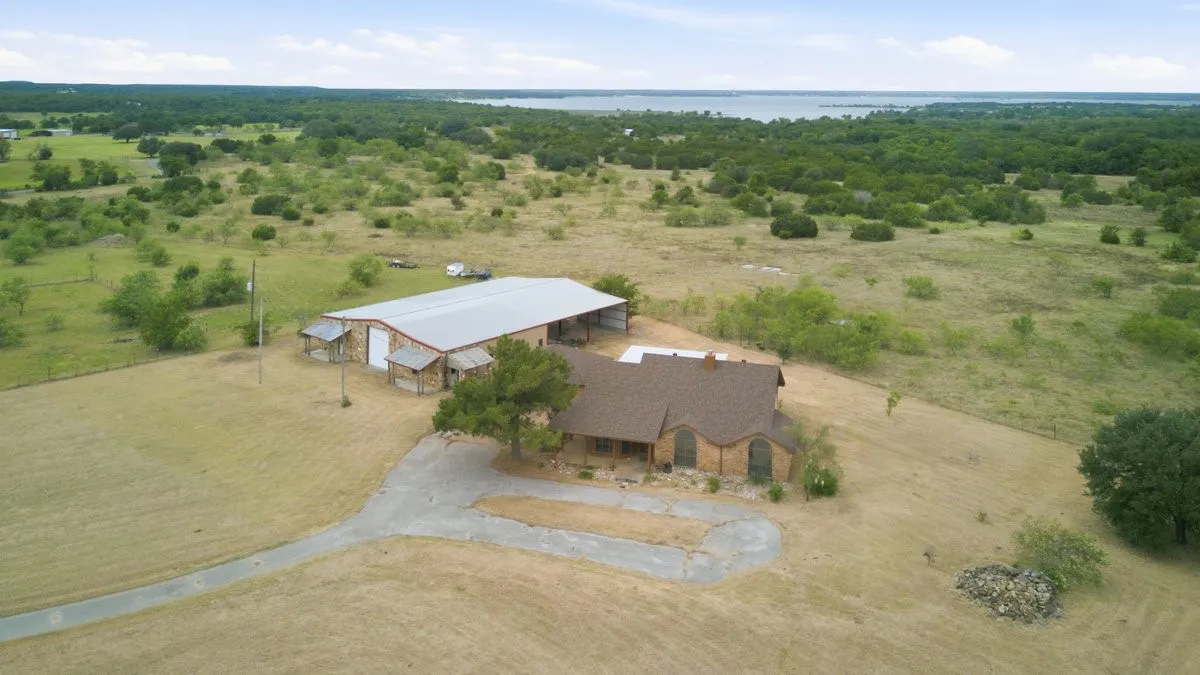 Single Family Residence For Sale in Hill County , 431 Hcr 2133, Whitney, Texas 76692, 3 Bedroom, 3 Bathroom, 2 Garage spaces, 2,633 Sqft, built in 0, mls#21338130, Real Estate Agent in Whitney, Homes For Sale in Hill county, Homes For Sale in Whitney, Realtor in Whitney Texas, Real Estate Brokerage Independent Realty Texas, Luminita Cordes Realtor