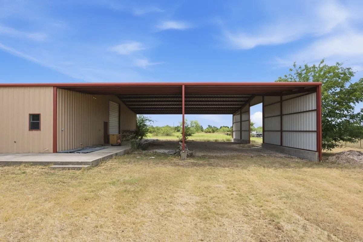 Single Family Residence For Sale in Hill County , 431 Hcr 2133, Whitney, Texas 76692, 3 Bedroom, 3 Bathroom, 2 Garage spaces, 2,633 Sqft, built in 0, mls#21338130, Real Estate Agent in Whitney, Homes For Sale in Hill county, Homes For Sale in Whitney, Realtor in Whitney Texas, Real Estate Brokerage Independent Realty Texas, Luminita Cordes Realtor