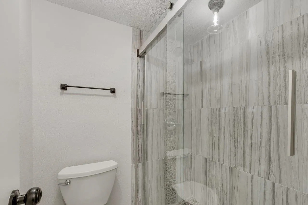 Condominium For Rent in Dallas County , 5300 Keller Springs Road 1057, Dallas, Texas 75248, 1 Bedroom, 2 Bathroom, Garage spaces, 897 Sqft, built in 1982, mls#21356034, Real Estate Agent in Dallas, Homes For Rent in Dallas county, Homes For Rent in Dallas, Realtor in Dallas Texas, Real Estate Brokerage Independent Realty Texas, Luminita Cordes Realtor