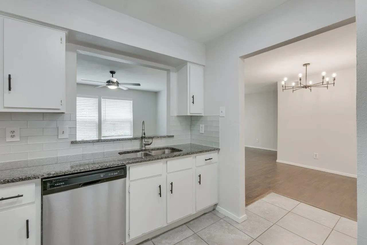 Condominium For Rent in Dallas County , 5300 Keller Springs Road 1057, Dallas, Texas 75248, 1 Bedroom, 2 Bathroom, Garage spaces, 897 Sqft, built in 1982, mls#21356034, Real Estate Agent in Dallas, Homes For Rent in Dallas county, Homes For Rent in Dallas, Realtor in Dallas Texas, Real Estate Brokerage Independent Realty Texas, Luminita Cordes Realtor