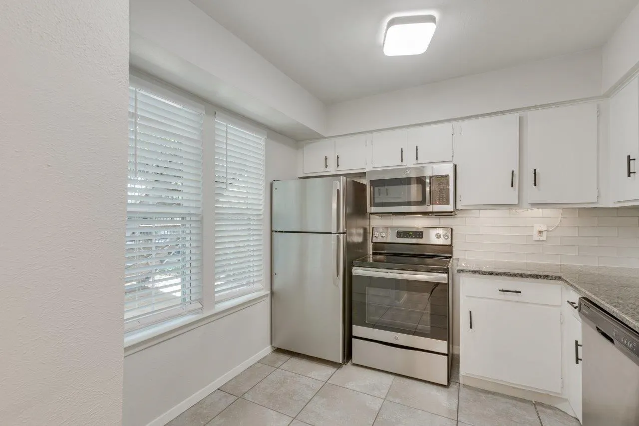 Condominium For Rent in Dallas County , 5300 Keller Springs Road 1057, Dallas, Texas 75248, 1 Bedroom, 2 Bathroom, Garage spaces, 897 Sqft, built in 1982, mls#21356034, Real Estate Agent in Dallas, Homes For Rent in Dallas county, Homes For Rent in Dallas, Realtor in Dallas Texas, Real Estate Brokerage Independent Realty Texas, Luminita Cordes Realtor
