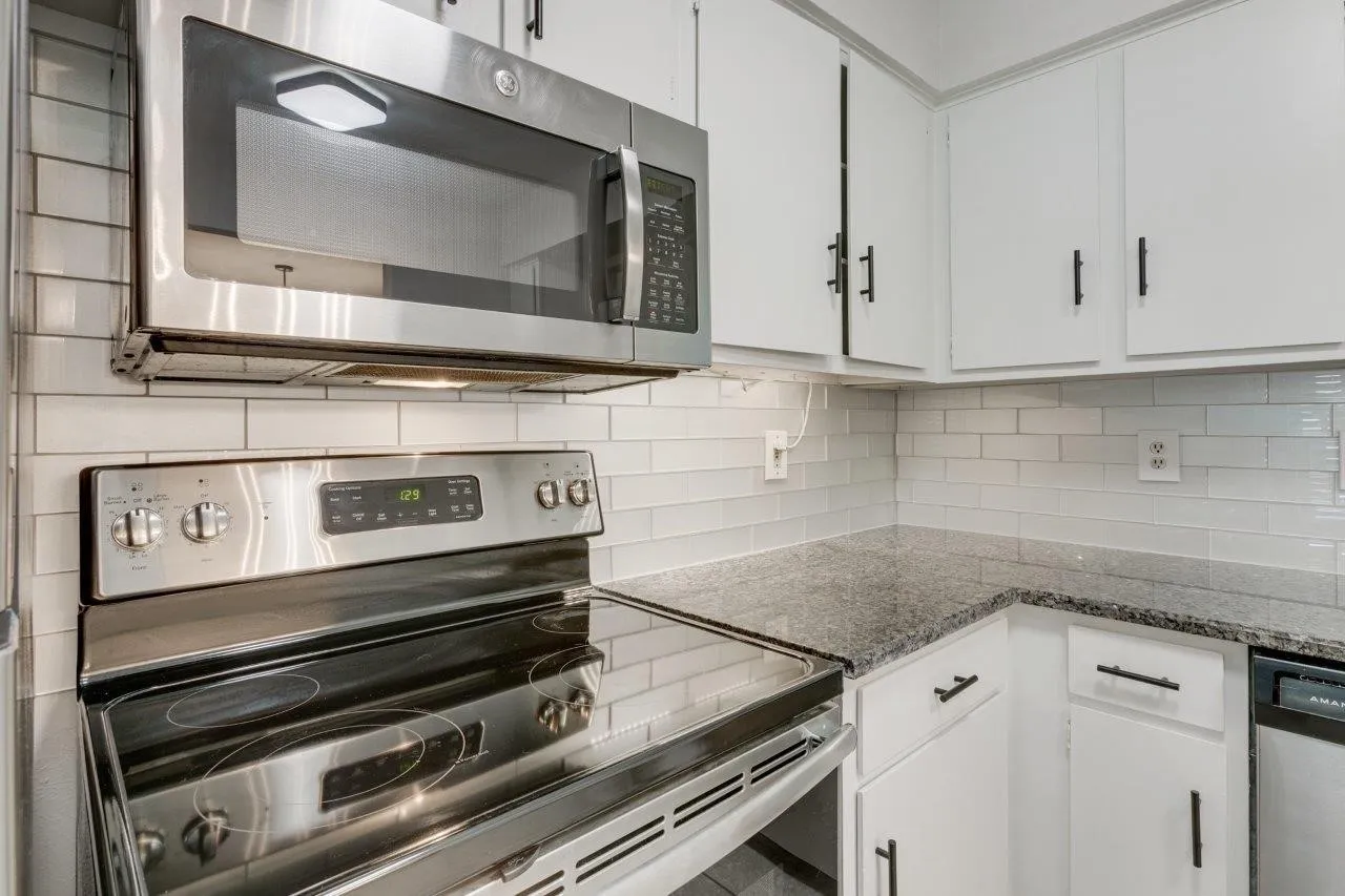 Condominium For Rent in Dallas County , 5300 Keller Springs Road 1057, Dallas, Texas 75248, 1 Bedroom, 2 Bathroom, Garage spaces, 897 Sqft, built in 1982, mls#21356034, Real Estate Agent in Dallas, Homes For Rent in Dallas county, Homes For Rent in Dallas, Realtor in Dallas Texas, Real Estate Brokerage Independent Realty Texas, Luminita Cordes Realtor