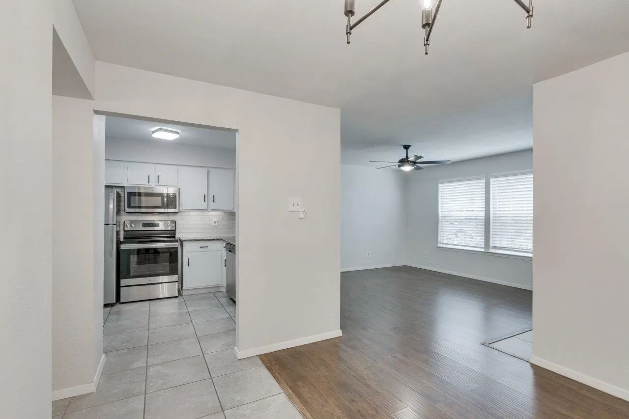 Condominium For Rent in Dallas County , 5300 Keller Springs Road 1057, Dallas, Texas 75248, 1 Bedroom, 2 Bathroom, Garage spaces, 897 Sqft, built in 1982, mls#21356034, Real Estate Agent in Dallas, Homes For Rent in Dallas county, Homes For Rent in Dallas, Realtor in Dallas Texas, Real Estate Brokerage Independent Realty Texas, Luminita Cordes Realtor