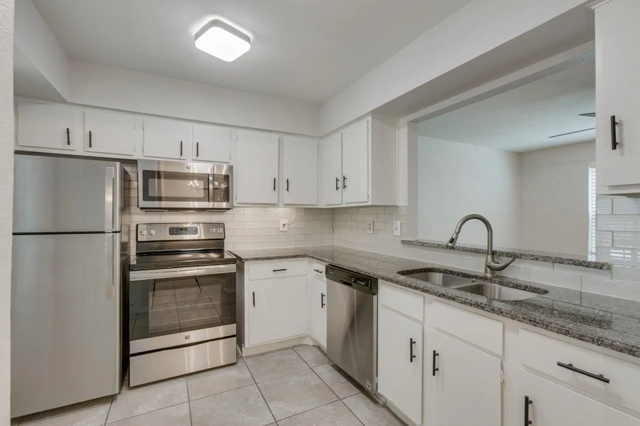 Condominium For Rent in Dallas County , 5300 Keller Springs Road 1057, Dallas, Texas 75248, 1 Bedroom, 2 Bathroom, Garage spaces, 897 Sqft, built in 1982, mls#21356034, Real Estate Agent in Dallas, Homes For Rent in Dallas county, Homes For Rent in Dallas, Realtor in Dallas Texas, Real Estate Brokerage Independent Realty Texas, Luminita Cordes Realtor