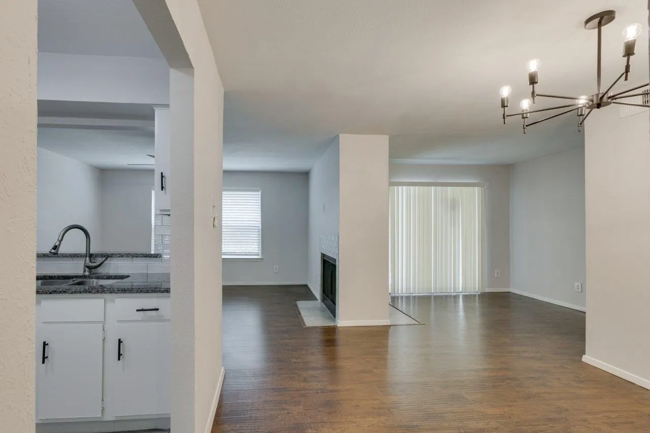 Condominium For Rent in Dallas County , 5300 Keller Springs Road 1057, Dallas, Texas 75248, 1 Bedroom, 2 Bathroom, Garage spaces, 897 Sqft, built in 1982, mls#21356034, Real Estate Agent in Dallas, Homes For Rent in Dallas county, Homes For Rent in Dallas, Realtor in Dallas Texas, Real Estate Brokerage Independent Realty Texas, Luminita Cordes Realtor