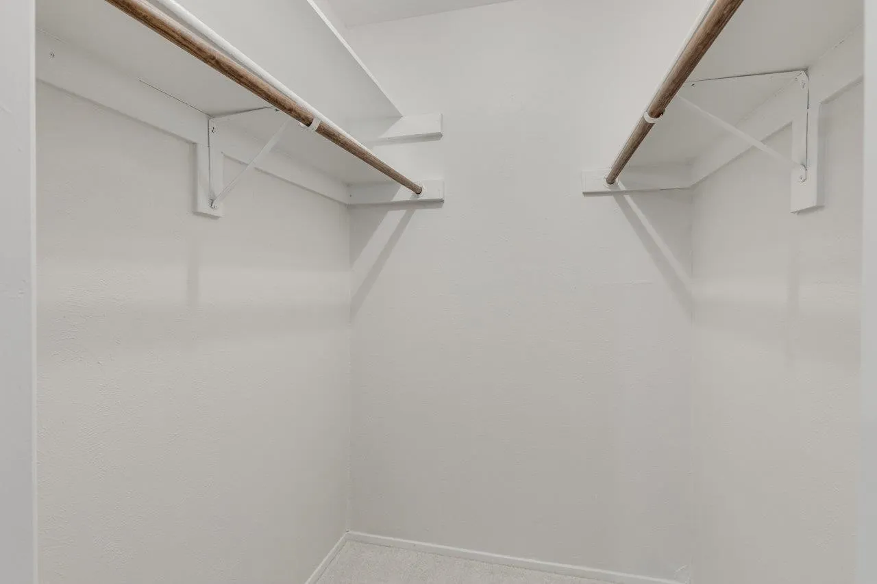Condominium For Rent in Dallas County , 5300 Keller Springs Road 1057, Dallas, Texas 75248, 1 Bedroom, 2 Bathroom, Garage spaces, 897 Sqft, built in 1982, mls#21356034, Real Estate Agent in Dallas, Homes For Rent in Dallas county, Homes For Rent in Dallas, Realtor in Dallas Texas, Real Estate Brokerage Independent Realty Texas, Luminita Cordes Realtor