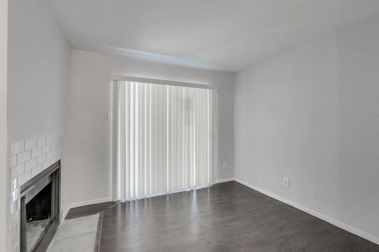 Condominium For Rent in Dallas County , 5300 Keller Springs Road 1057, Dallas, Texas 75248, 1 Bedroom, 2 Bathroom, Garage spaces, 897 Sqft, built in 1982, mls#21356034, Real Estate Agent in Dallas, Homes For Rent in Dallas county, Homes For Rent in Dallas, Realtor in Dallas Texas, Real Estate Brokerage Independent Realty Texas, Luminita Cordes Realtor