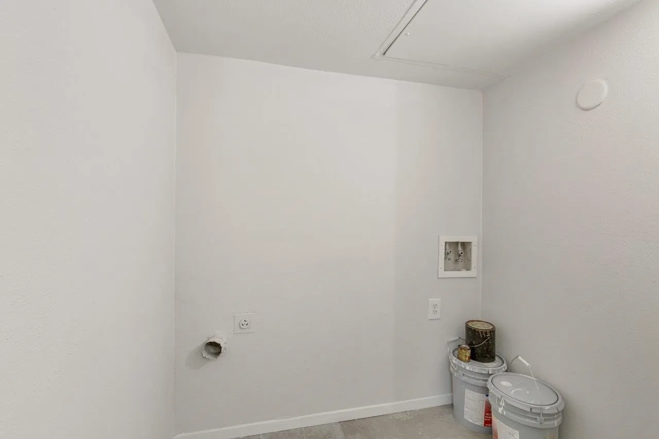 Condominium For Rent in Dallas County , 5300 Keller Springs Road 1057, Dallas, Texas 75248, 1 Bedroom, 2 Bathroom, Garage spaces, 897 Sqft, built in 1982, mls#21356034, Real Estate Agent in Dallas, Homes For Rent in Dallas county, Homes For Rent in Dallas, Realtor in Dallas Texas, Real Estate Brokerage Independent Realty Texas, Luminita Cordes Realtor