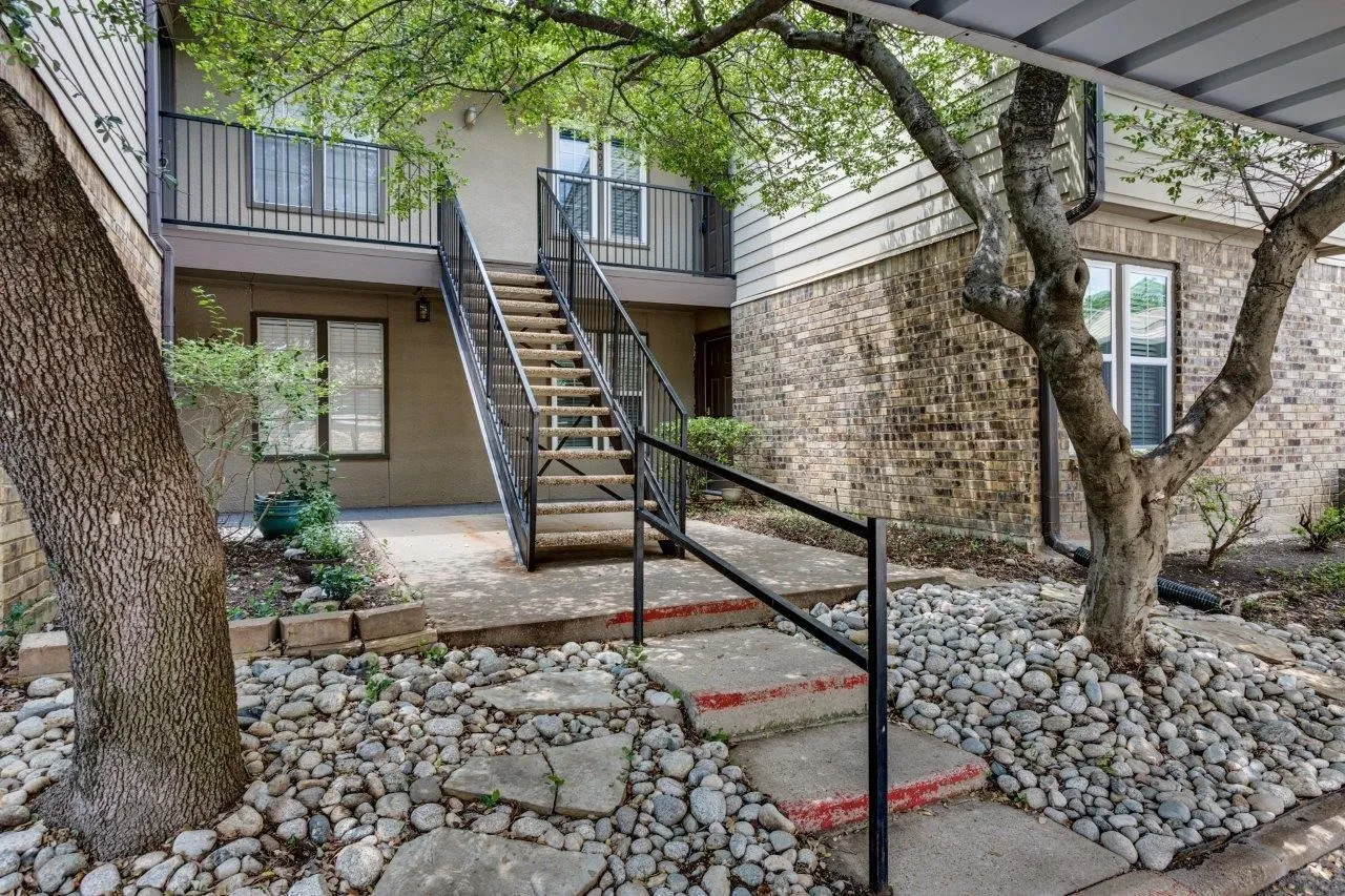 Condominium For Rent in Dallas County , 5300 Keller Springs Road 1057, Dallas, Texas 75248, 1 Bedroom, 2 Bathroom, Garage spaces, 897 Sqft, built in 1982, mls#21356034, Real Estate Agent in Dallas, Homes For Rent in Dallas county, Homes For Rent in Dallas, Realtor in Dallas Texas, Real Estate Brokerage Independent Realty Texas, Luminita Cordes Realtor