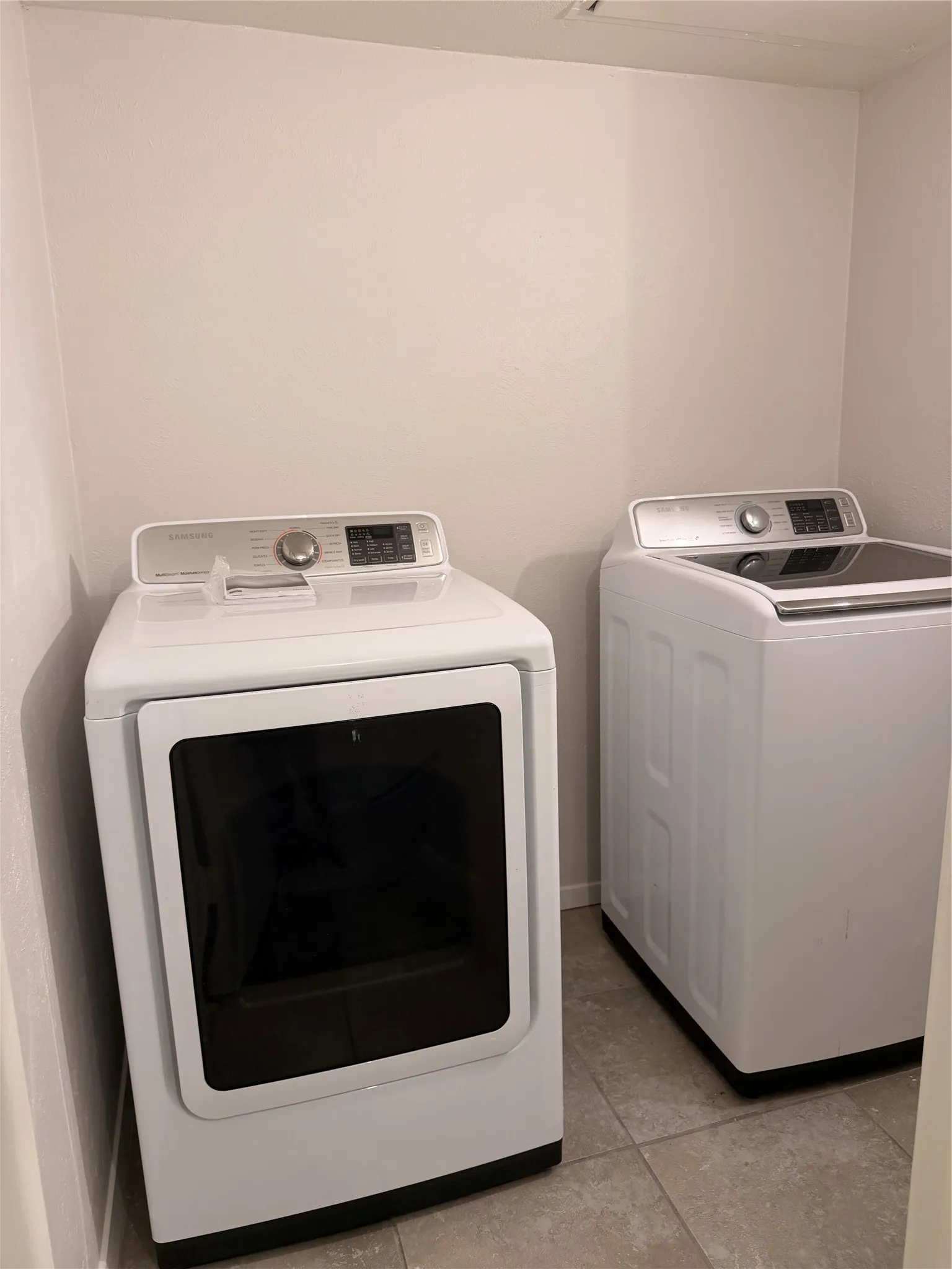 Condominium For Rent in Dallas County , 5300 Keller Springs Road 1057, Dallas, Texas 75248, 1 Bedroom, 2 Bathroom, Garage spaces, 897 Sqft, built in 1982, mls#21356034, Real Estate Agent in Dallas, Homes For Rent in Dallas county, Homes For Rent in Dallas, Realtor in Dallas Texas, Real Estate Brokerage Independent Realty Texas, Luminita Cordes Realtor