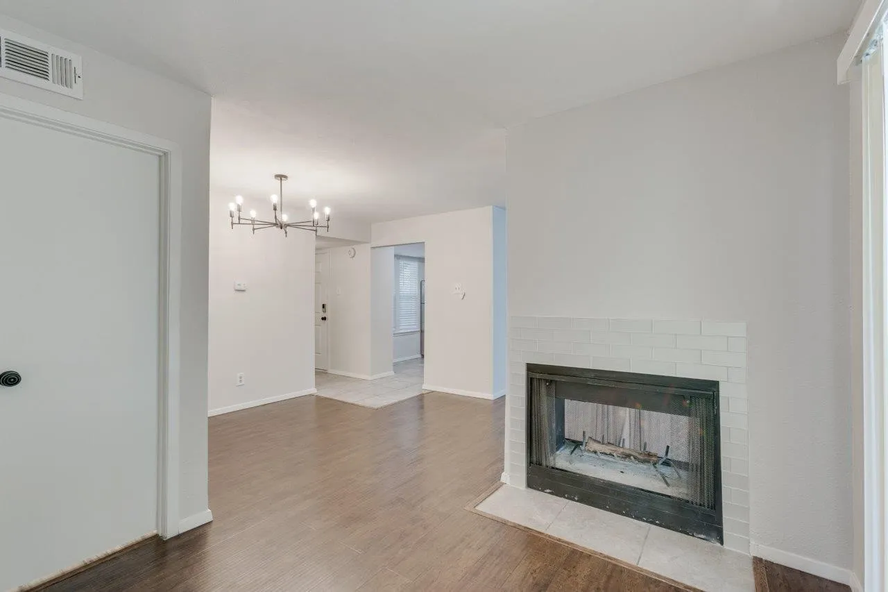 Condominium For Rent in Dallas County , 5300 Keller Springs Road 1057, Dallas, Texas 75248, 1 Bedroom, 2 Bathroom, Garage spaces, 897 Sqft, built in 1982, mls#21356034, Real Estate Agent in Dallas, Homes For Rent in Dallas county, Homes For Rent in Dallas, Realtor in Dallas Texas, Real Estate Brokerage Independent Realty Texas, Luminita Cordes Realtor
