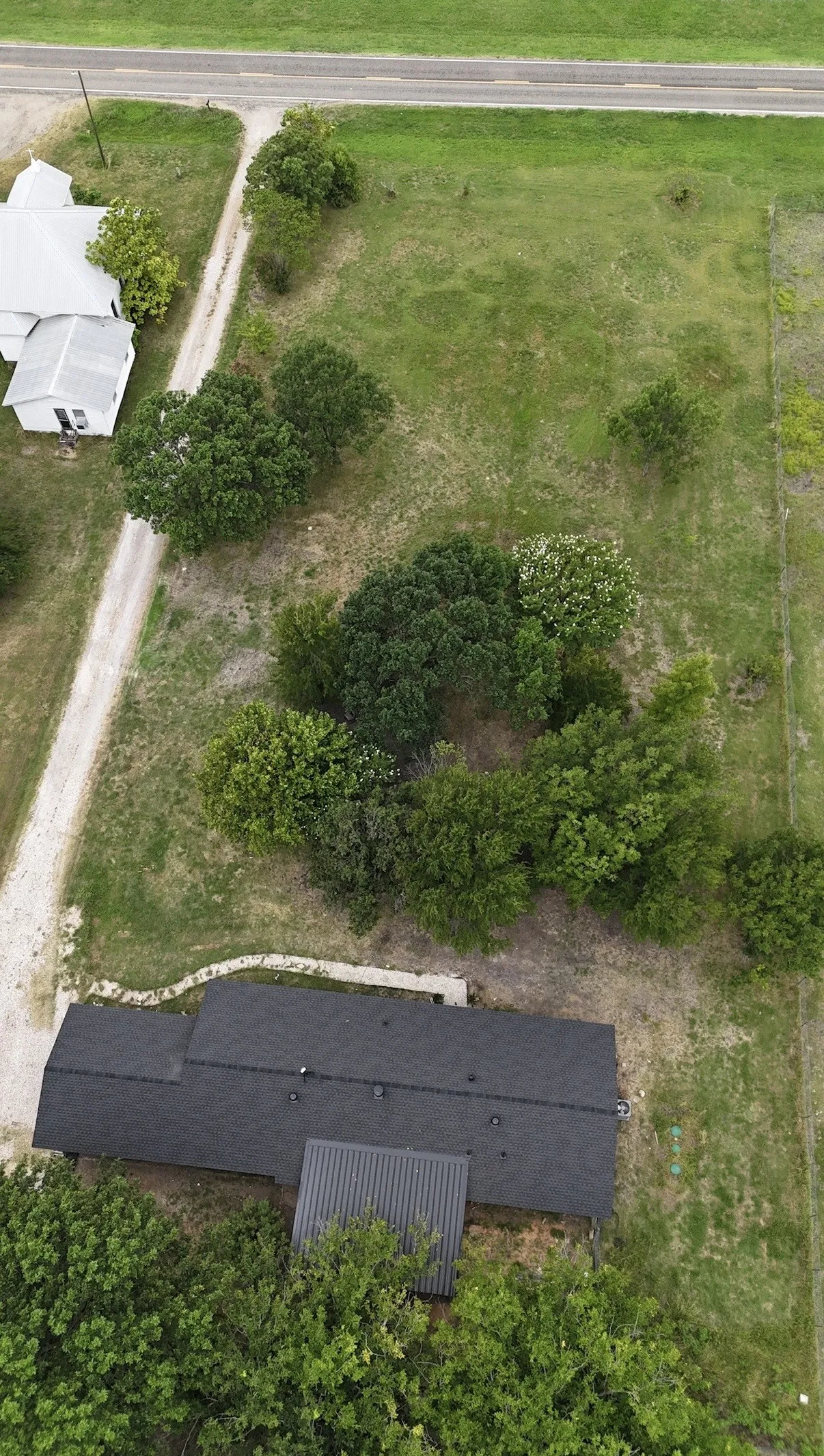Single Family Residence For Sale in Fannin County , 1015 Fm 981, Leonard, Texas 75452, 3 Bedroom, 2 Bathroom, 4 Garage spaces, 2,217 Sqft, built in 1974, mls#21336792, Real Estate Agent in Leonard, Homes For Sale in Fannin county, Homes For Sale in Leonard, Realtor in Leonard Texas, Real Estate Brokerage Independent Realty Texas, Luminita Cordes Realtor