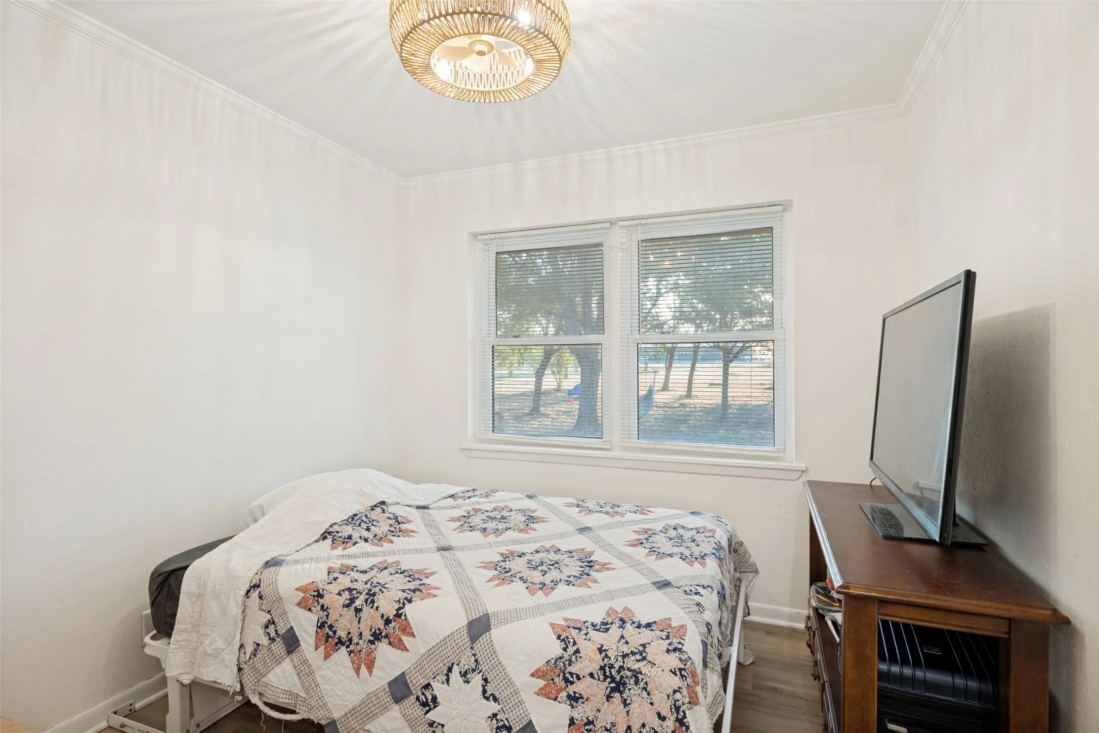 White walls with white crown molding