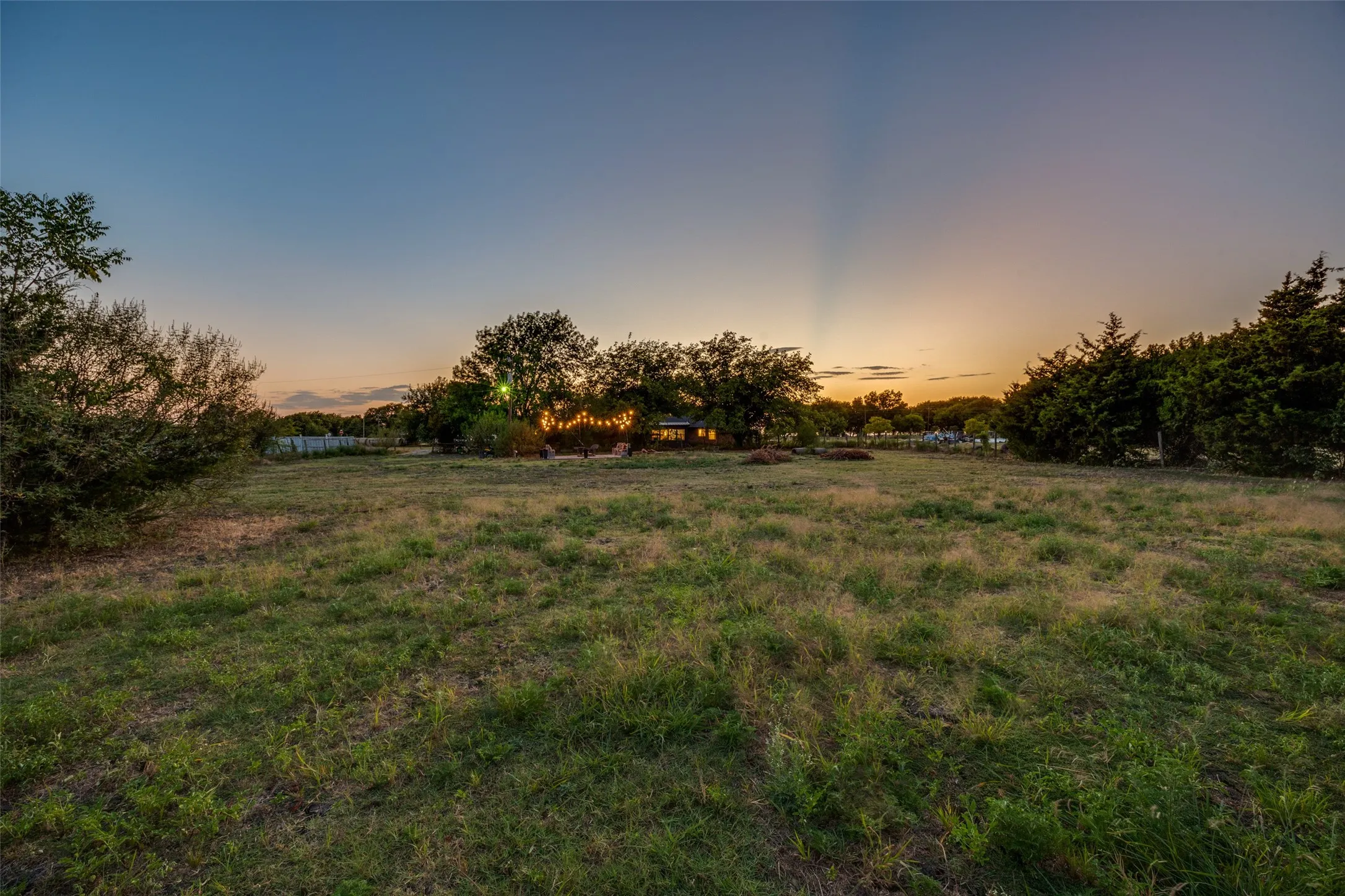 Single Family Residence For Sale in Fannin County , 1015 Fm 981, Leonard, Texas 75452, 3 Bedroom, 2 Bathroom, 4 Garage spaces, 2,217 Sqft, built in 1974, mls#21336792, Real Estate Agent in Leonard, Homes For Sale in Fannin county, Homes For Sale in Leonard, Realtor in Leonard Texas, Real Estate Brokerage Independent Realty Texas, Luminita Cordes Realtor