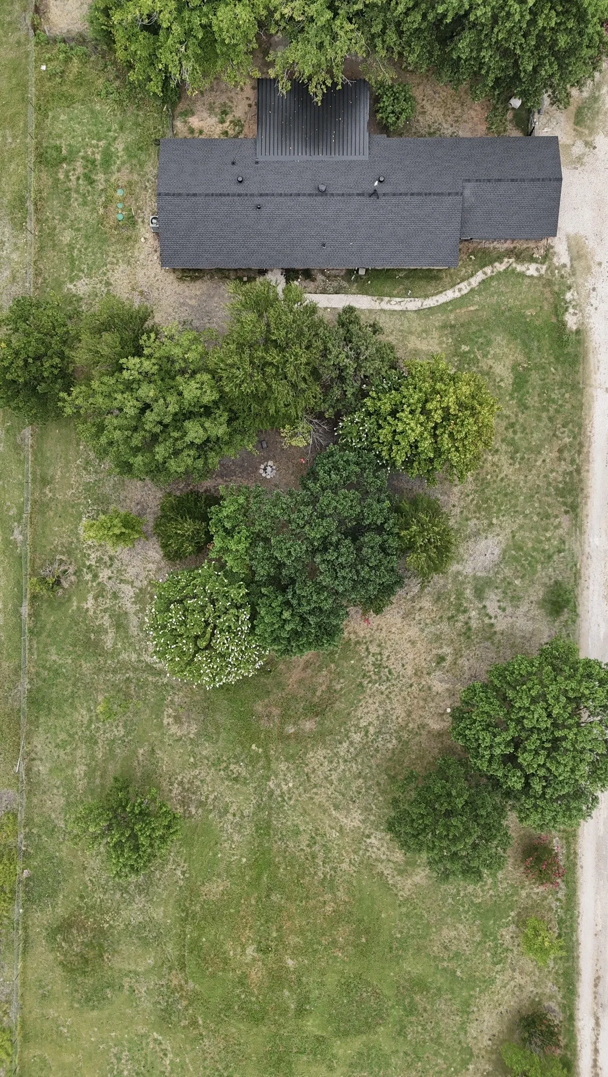 Single Family Residence For Sale in Fannin County , 1015 Fm 981, Leonard, Texas 75452, 3 Bedroom, 2 Bathroom, 4 Garage spaces, 2,217 Sqft, built in 1974, mls#21336792, Real Estate Agent in Leonard, Homes For Sale in Fannin county, Homes For Sale in Leonard, Realtor in Leonard Texas, Real Estate Brokerage Independent Realty Texas, Luminita Cordes Realtor