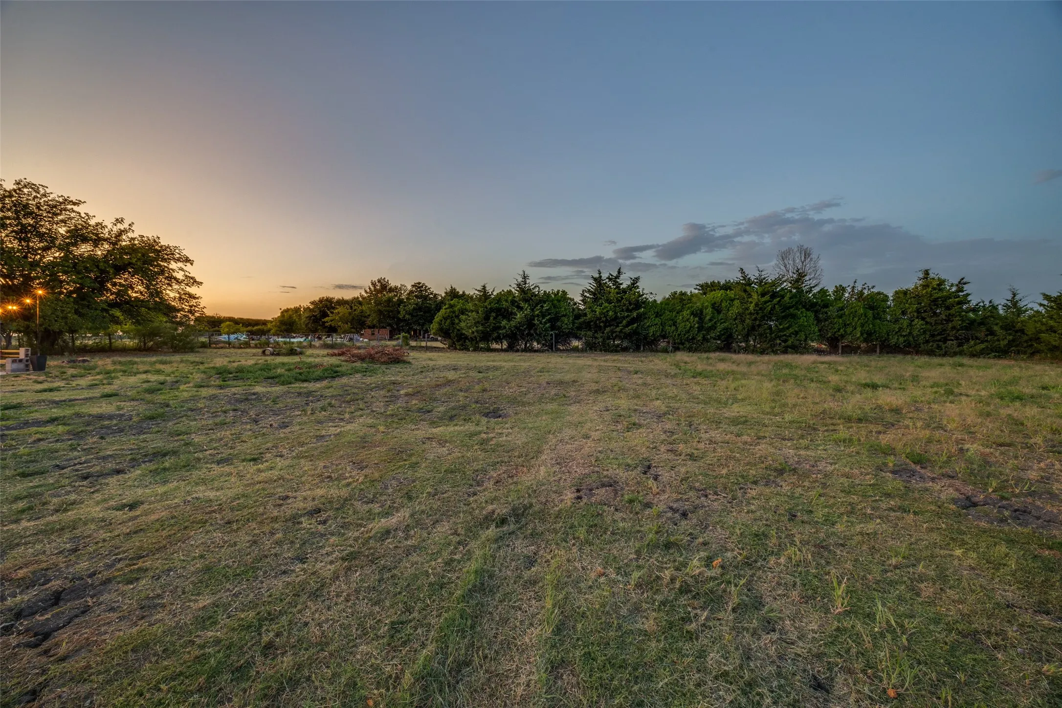 Single Family Residence For Sale in Fannin County , 1015 Fm 981, Leonard, Texas 75452, 3 Bedroom, 2 Bathroom, 4 Garage spaces, 2,217 Sqft, built in 1974, mls#21336792, Real Estate Agent in Leonard, Homes For Sale in Fannin county, Homes For Sale in Leonard, Realtor in Leonard Texas, Real Estate Brokerage Independent Realty Texas, Luminita Cordes Realtor