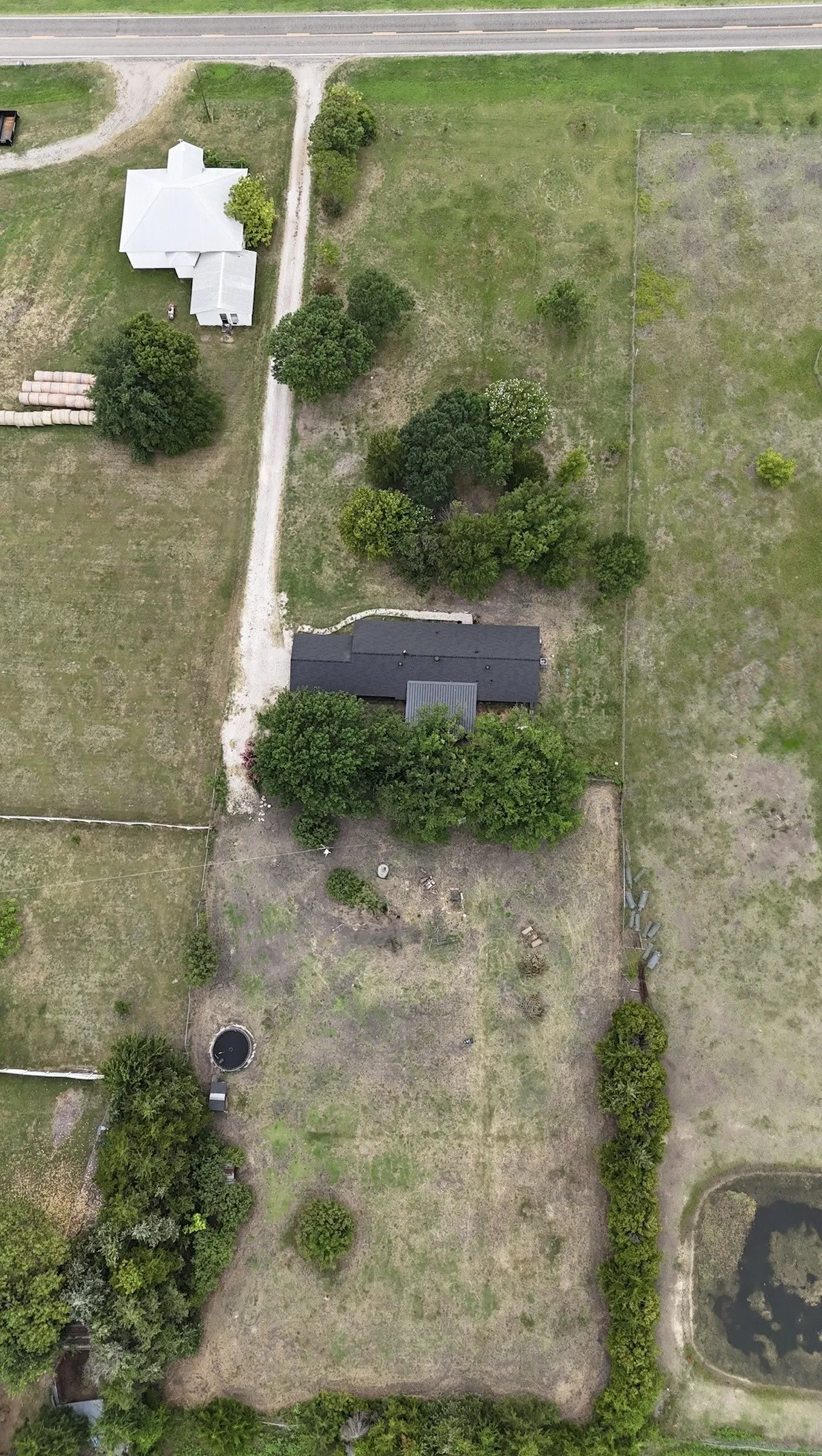 Single Family Residence For Sale in Fannin County , 1015 Fm 981, Leonard, Texas 75452, 3 Bedroom, 2 Bathroom, 4 Garage spaces, 2,217 Sqft, built in 1974, mls#21336792, Real Estate Agent in Leonard, Homes For Sale in Fannin county, Homes For Sale in Leonard, Realtor in Leonard Texas, Real Estate Brokerage Independent Realty Texas, Luminita Cordes Realtor
