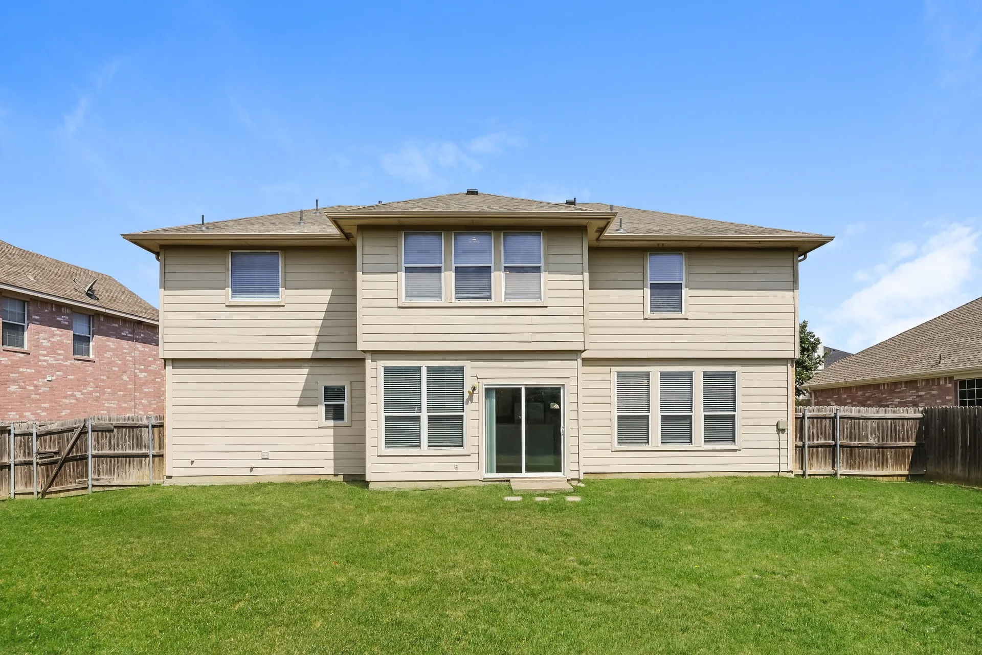 Single Family Residence For Sale in Tarrant County , 2410 Windcastle Drive, Mansfield, Texas 76063, 4 Bedroom, 3 Bathroom, 2 Garage spaces, 2,700 Sqft, built in 2005, mls#21351877, Real Estate Agent in Mansfield, Homes For Sale in Tarrant county, Homes For Sale in Mansfield, Realtor in Mansfield Texas, Real Estate Brokerage Independent Realty Texas, Luminita Cordes Realtor