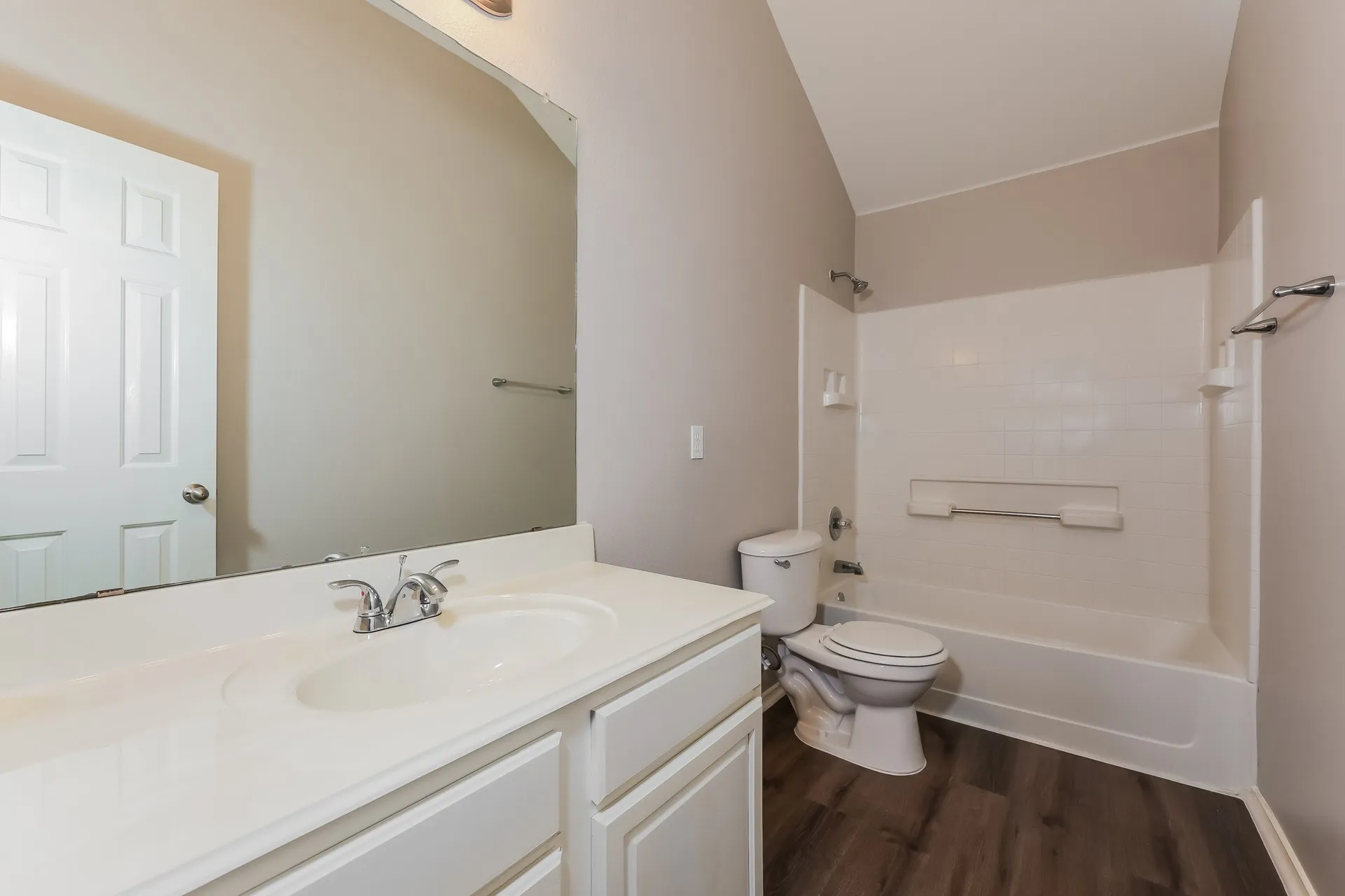 Single Family Residence For Sale in Tarrant County , 2410 Windcastle Drive, Mansfield, Texas 76063, 4 Bedroom, 3 Bathroom, 2 Garage spaces, 2,700 Sqft, built in 2005, mls#21351877, Real Estate Agent in Mansfield, Homes For Sale in Tarrant county, Homes For Sale in Mansfield, Realtor in Mansfield Texas, Real Estate Brokerage Independent Realty Texas, Luminita Cordes Realtor