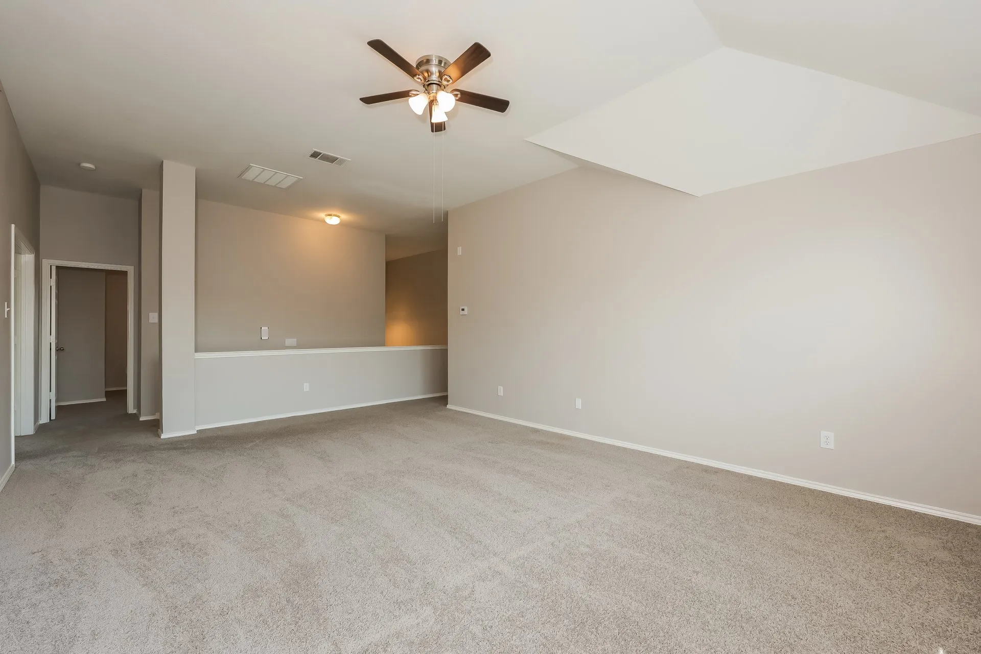Single Family Residence For Sale in Tarrant County , 2410 Windcastle Drive, Mansfield, Texas 76063, 4 Bedroom, 3 Bathroom, 2 Garage spaces, 2,700 Sqft, built in 2005, mls#21351877, Real Estate Agent in Mansfield, Homes For Sale in Tarrant county, Homes For Sale in Mansfield, Realtor in Mansfield Texas, Real Estate Brokerage Independent Realty Texas, Luminita Cordes Realtor
