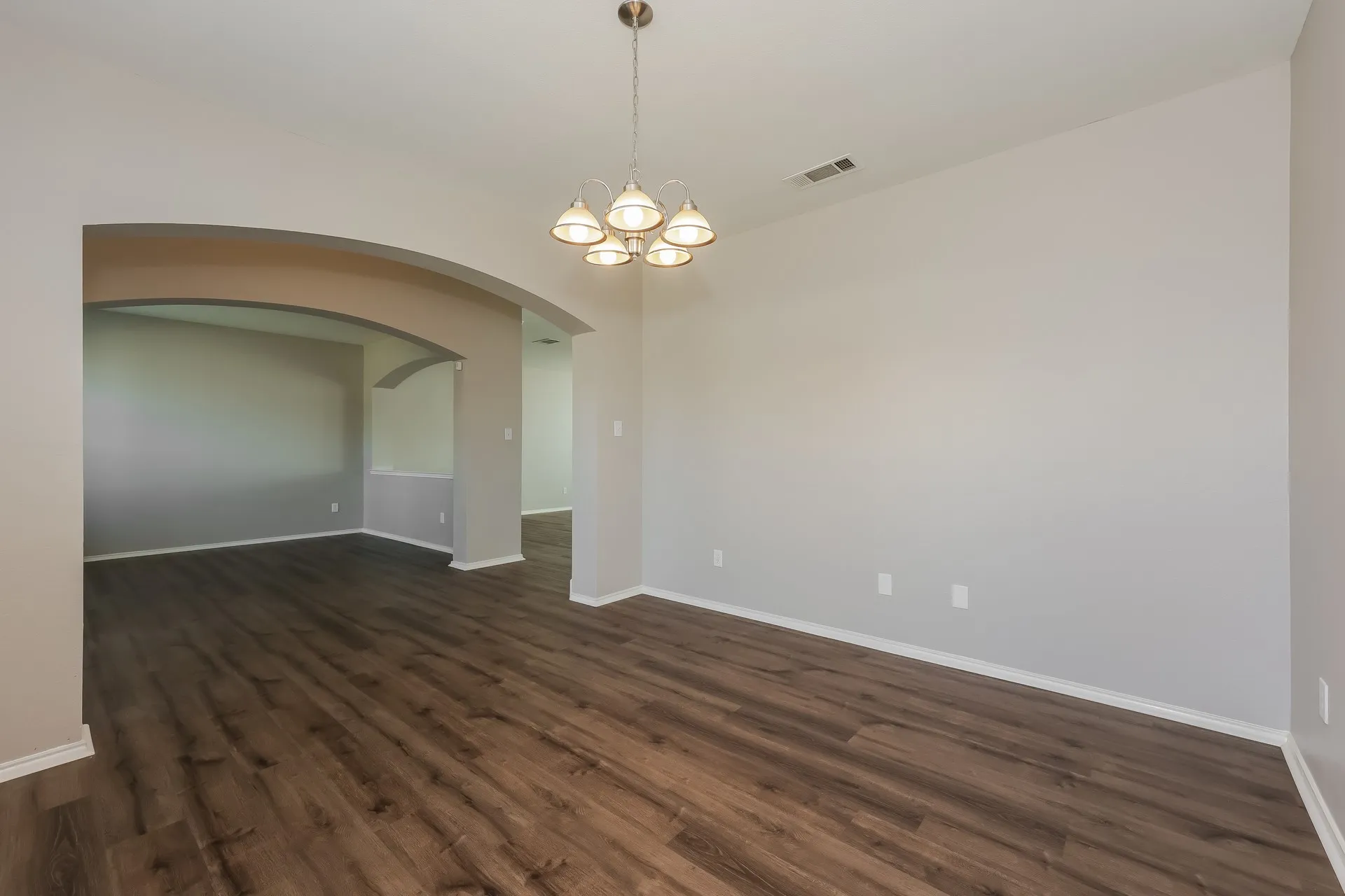 Single Family Residence For Sale in Tarrant County , 2410 Windcastle Drive, Mansfield, Texas 76063, 4 Bedroom, 3 Bathroom, 2 Garage spaces, 2,700 Sqft, built in 2005, mls#21351877, Real Estate Agent in Mansfield, Homes For Sale in Tarrant county, Homes For Sale in Mansfield, Realtor in Mansfield Texas, Real Estate Brokerage Independent Realty Texas, Luminita Cordes Realtor